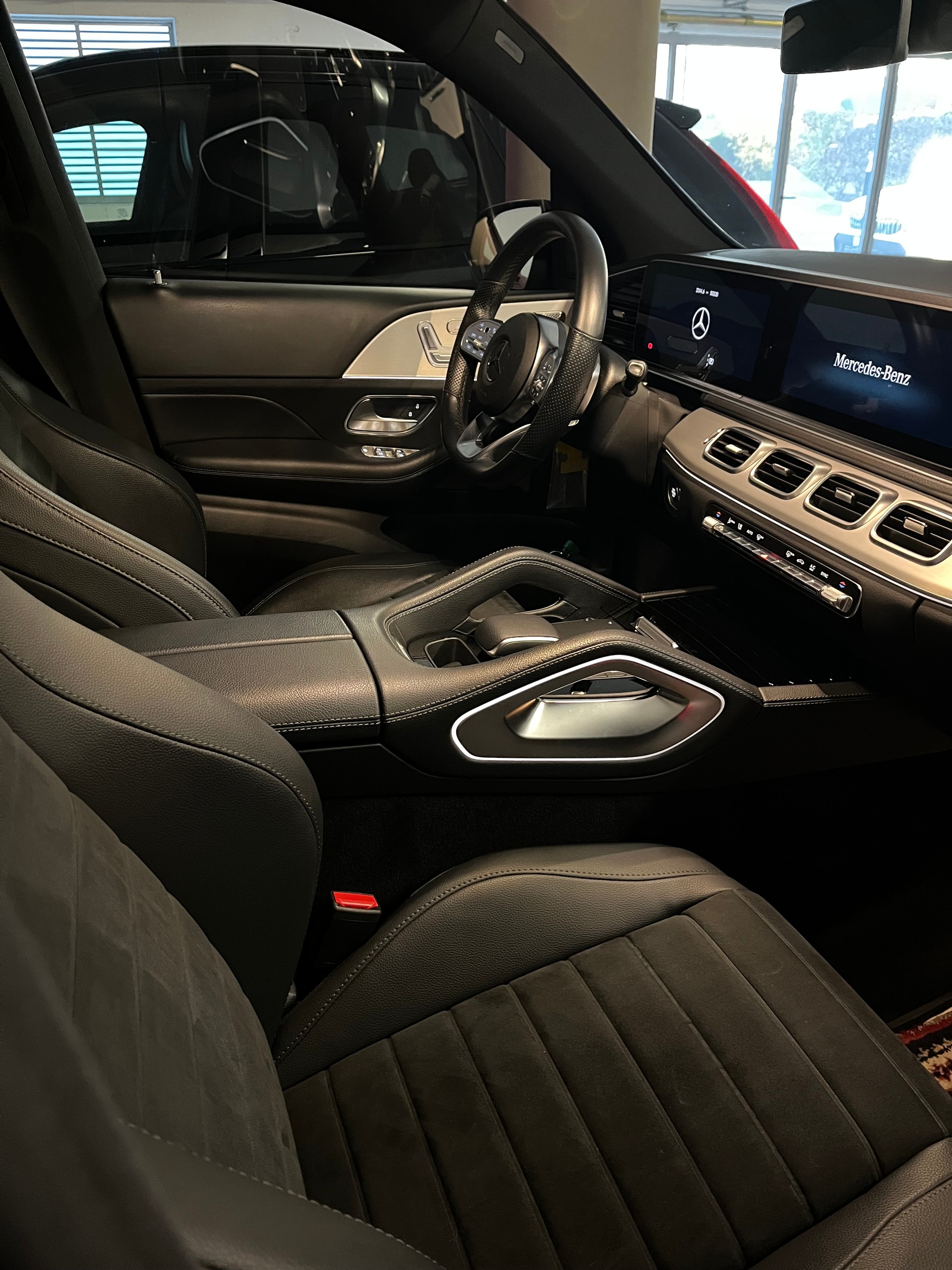MERCEDES-BENZ GLE 300 d AMG Line 4matic-image-4