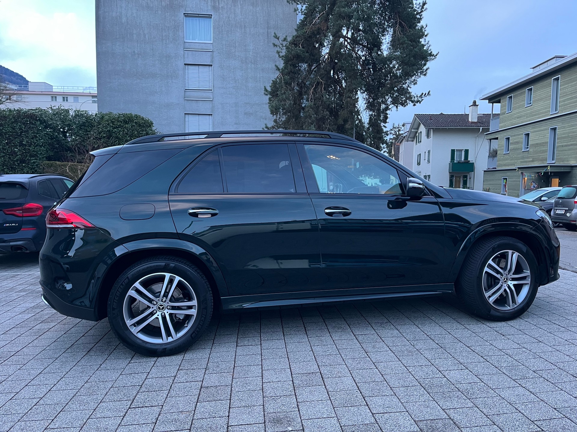 MERCEDES-BENZ GLE 300 d AMG Line 4matic-image-3