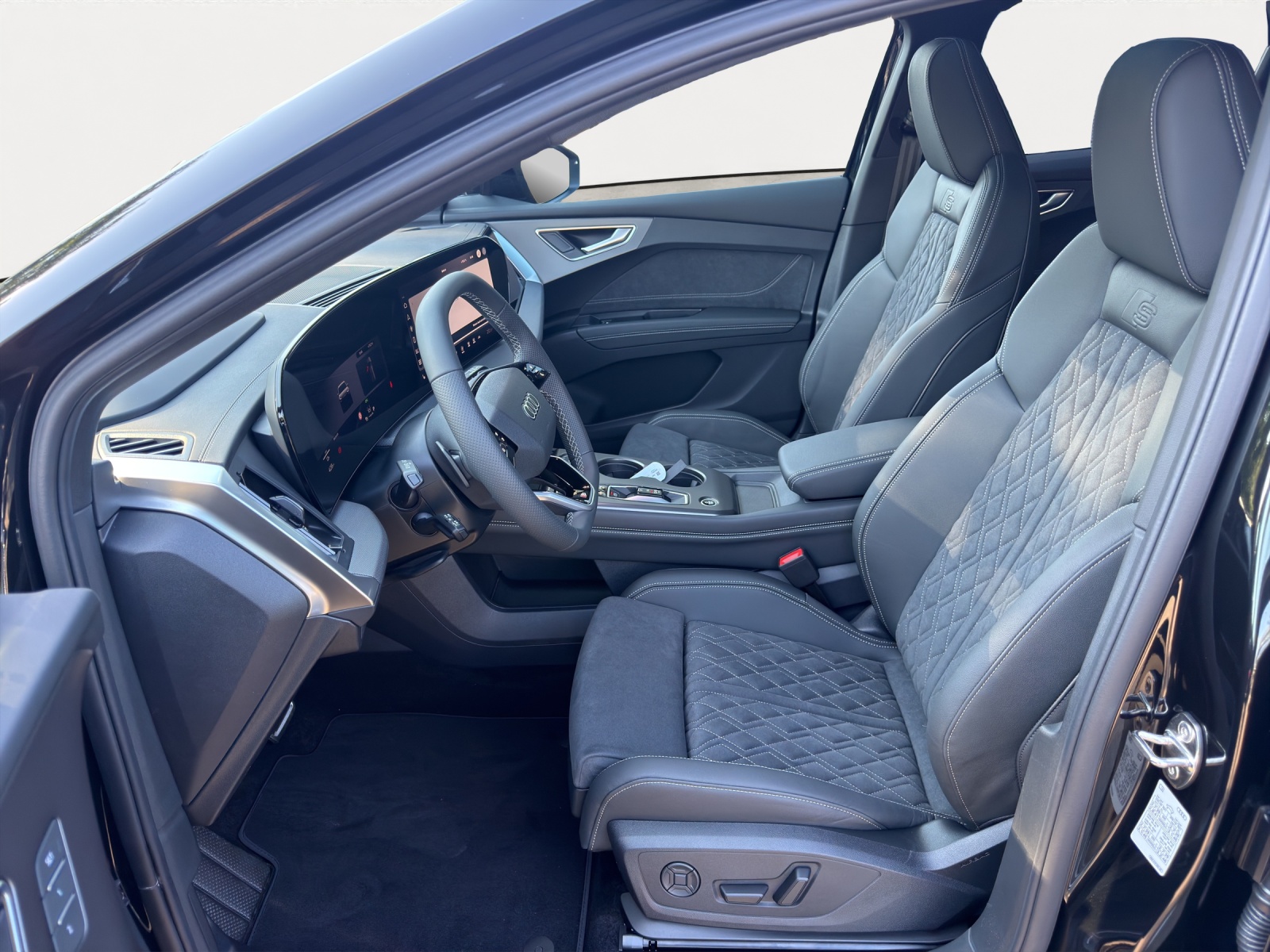 AUDI Q4 SUV e-tron quattro performance 340PS-image-4