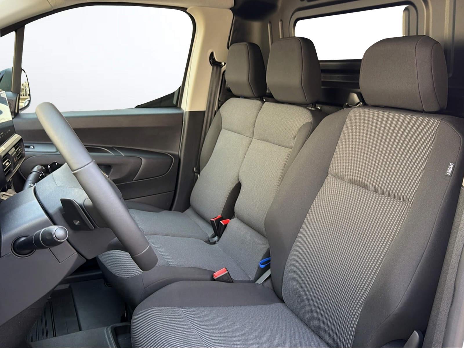 TOYOTA PROACE CITY Van L1 1.5 D Active-image-9