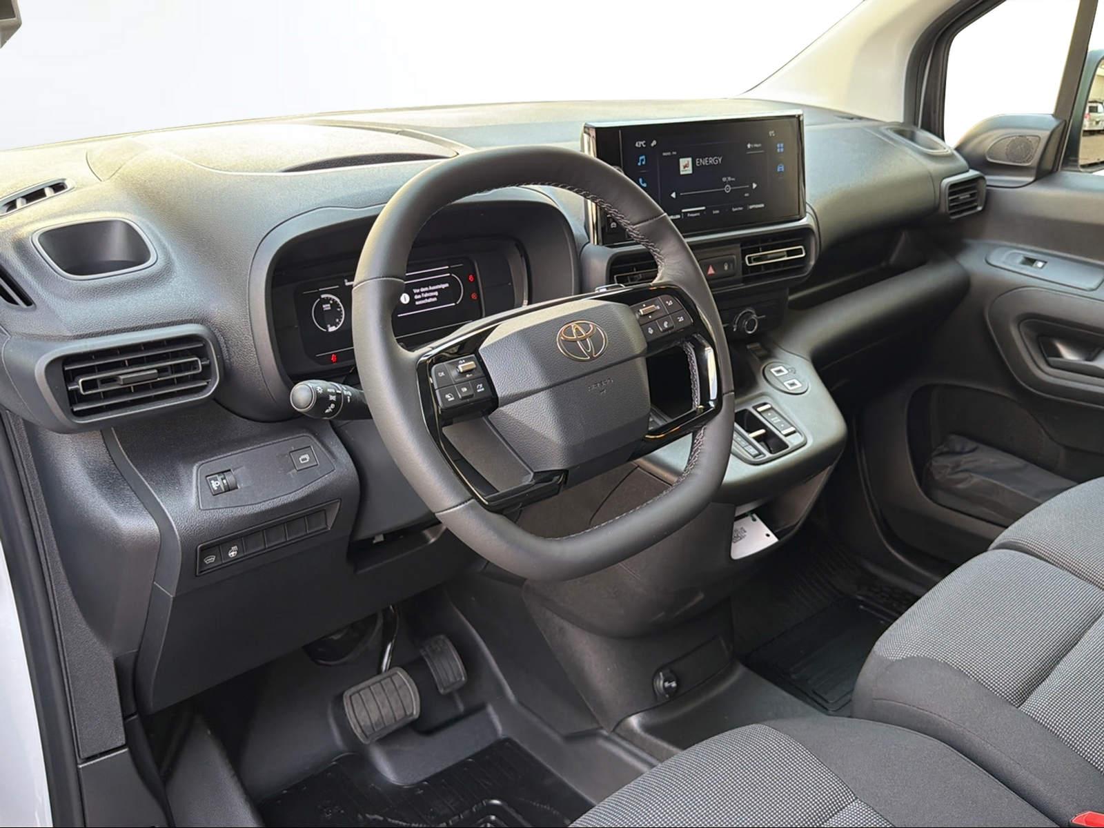 TOYOTA PROACE CITY Van L1 1.5 D Active-image-10