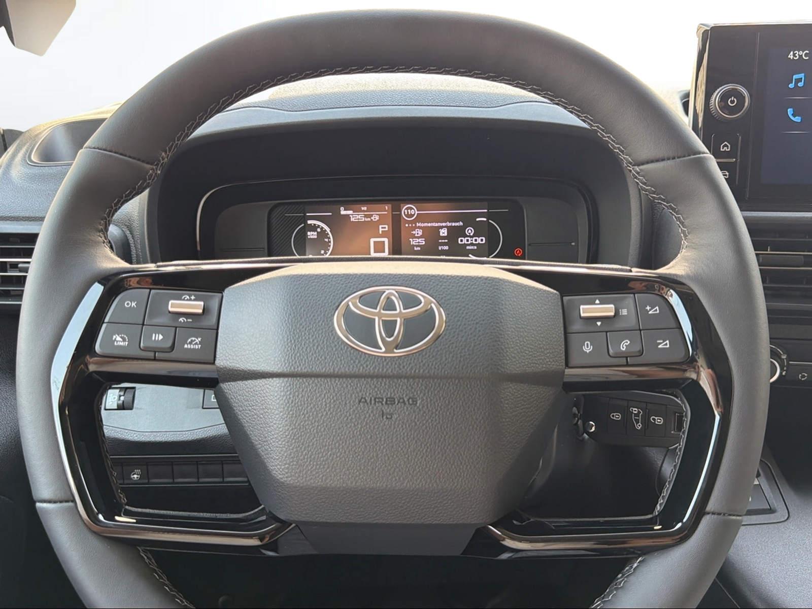 TOYOTA PROACE CITY Van L1 1.5 D Active-image-14