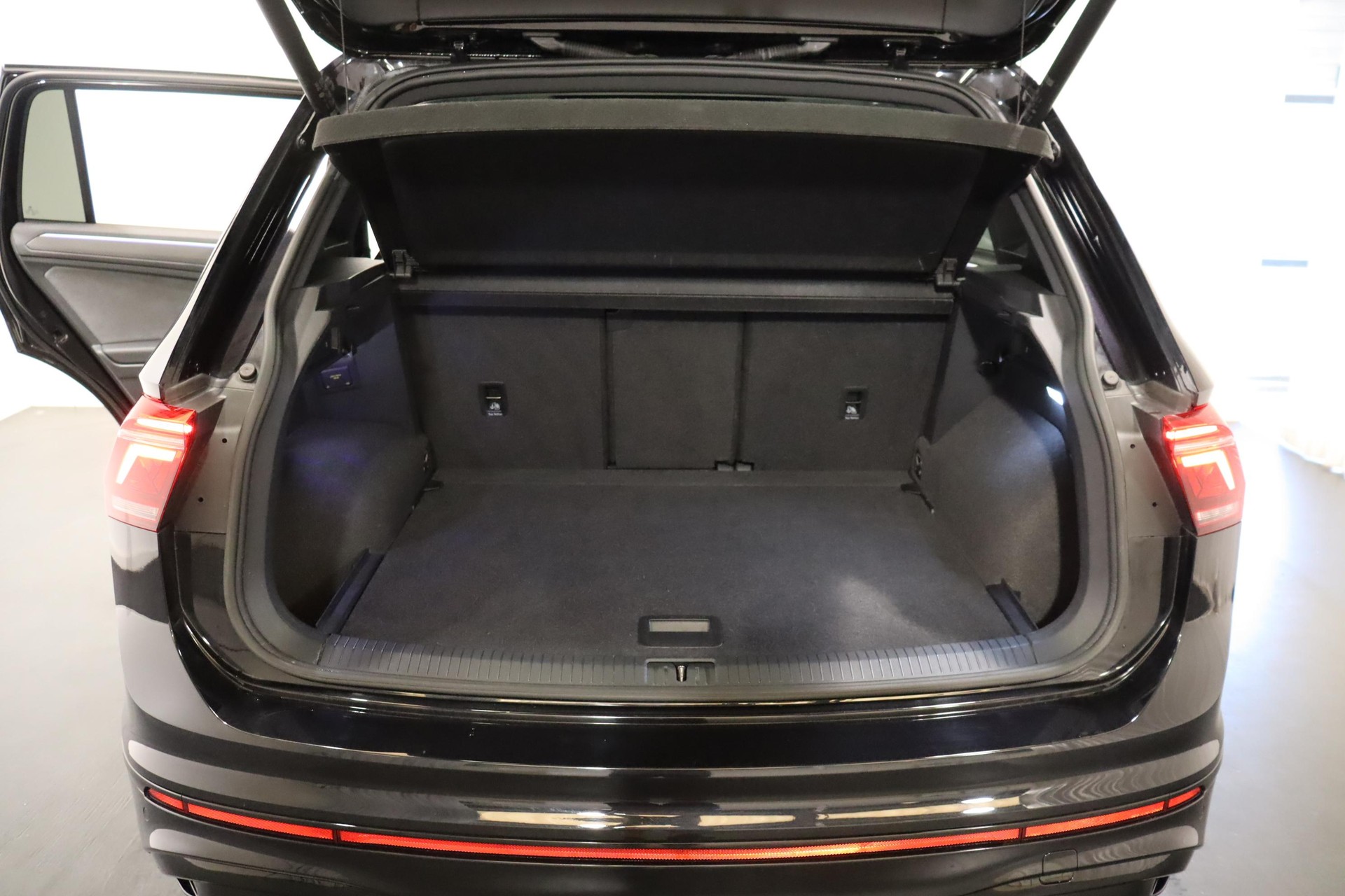 VW Tiguan 2.0 TSI R DSG-image-4