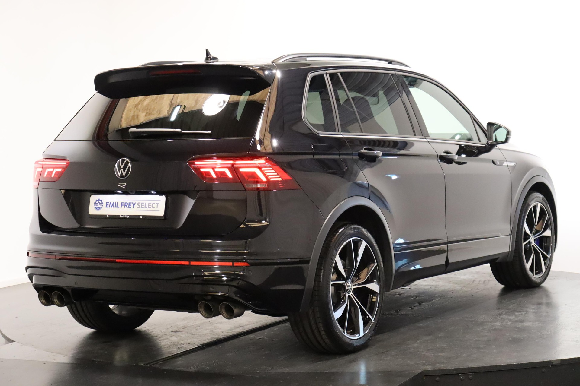 VW Tiguan 2.0 TSI R DSG-image-2