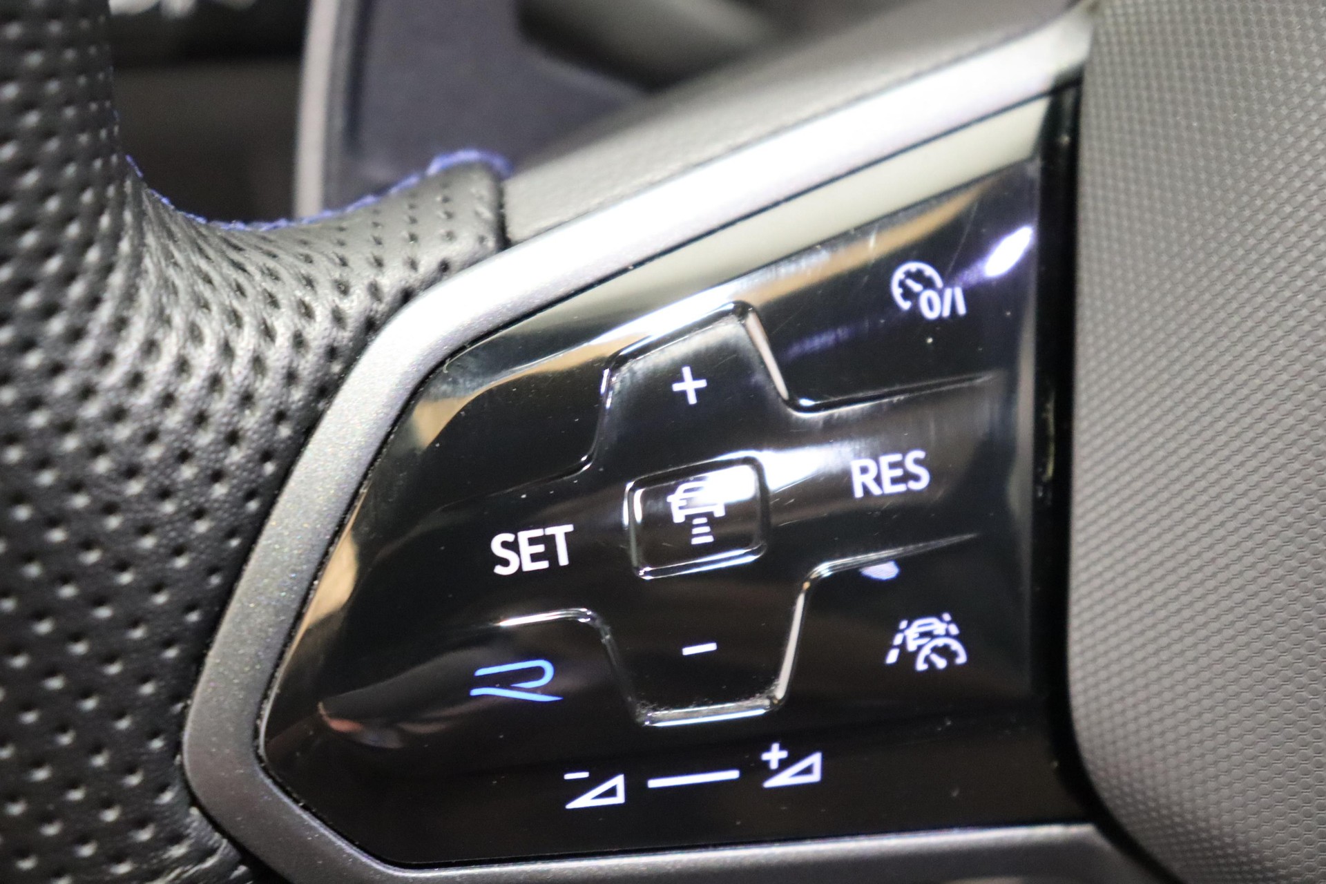 VW Tiguan 2.0 TSI R DSG-image-14