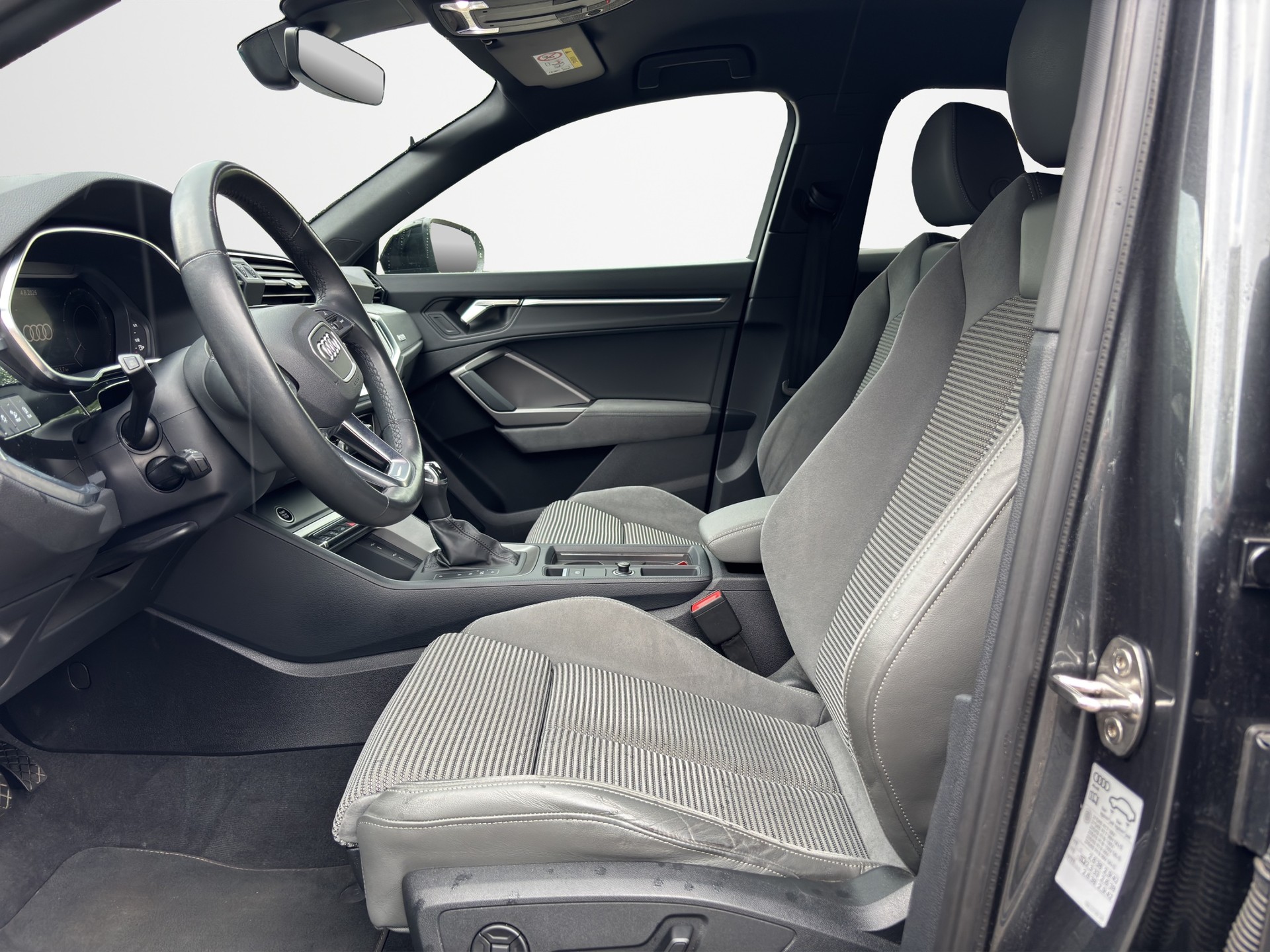 AUDI Q3 Sportback 45 TFSI e S line S-tronic-image-7