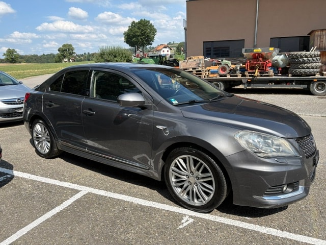 SUZUKI Kizashi 2.4 Sergio Cellano 4WD CVT-image-3