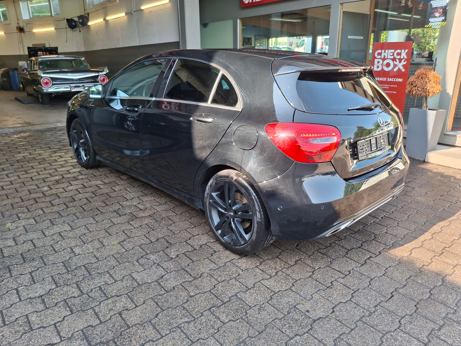 MERCEDES-BENZ A 180-image-2