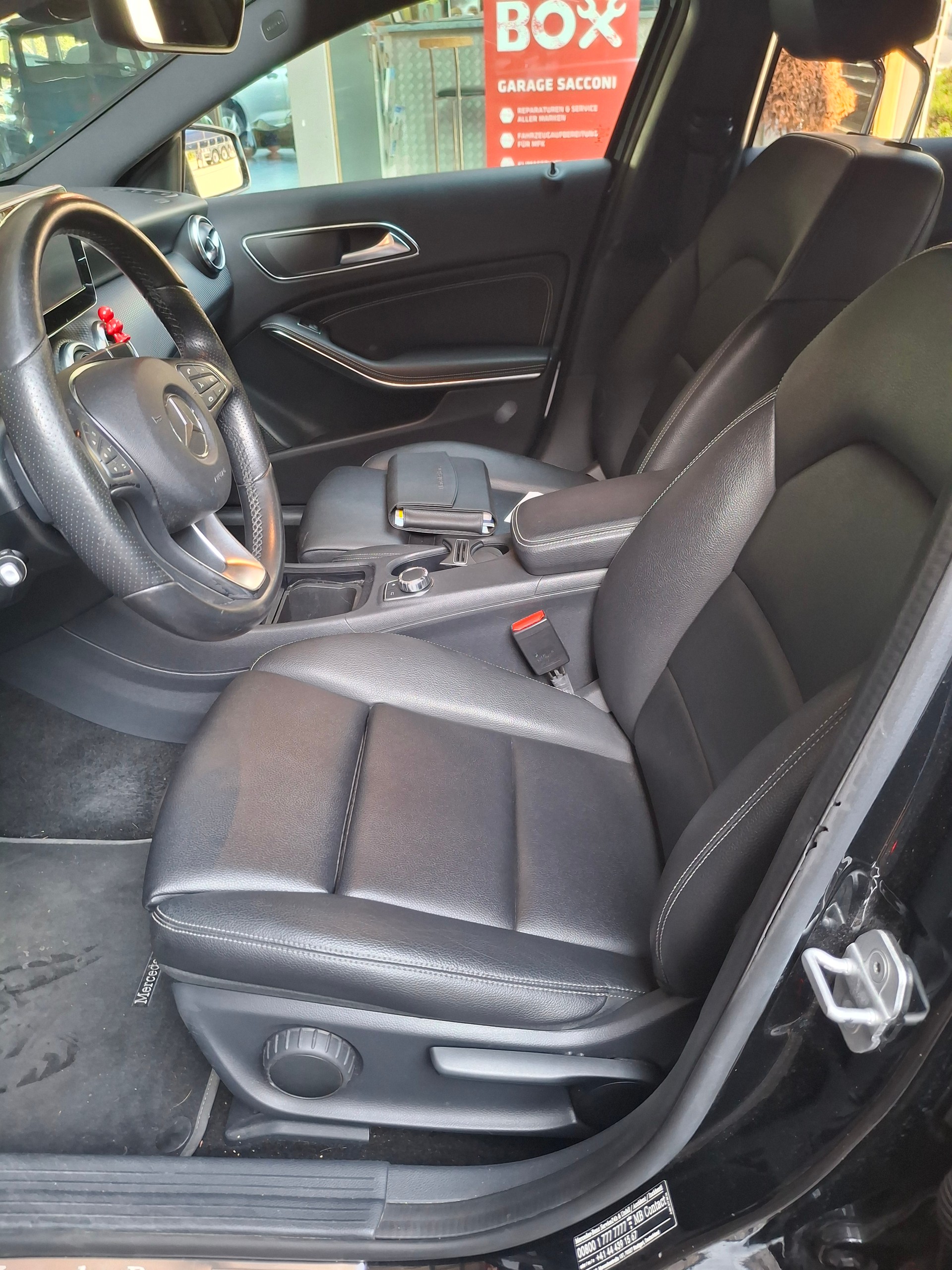 MERCEDES-BENZ A 180-image-4
