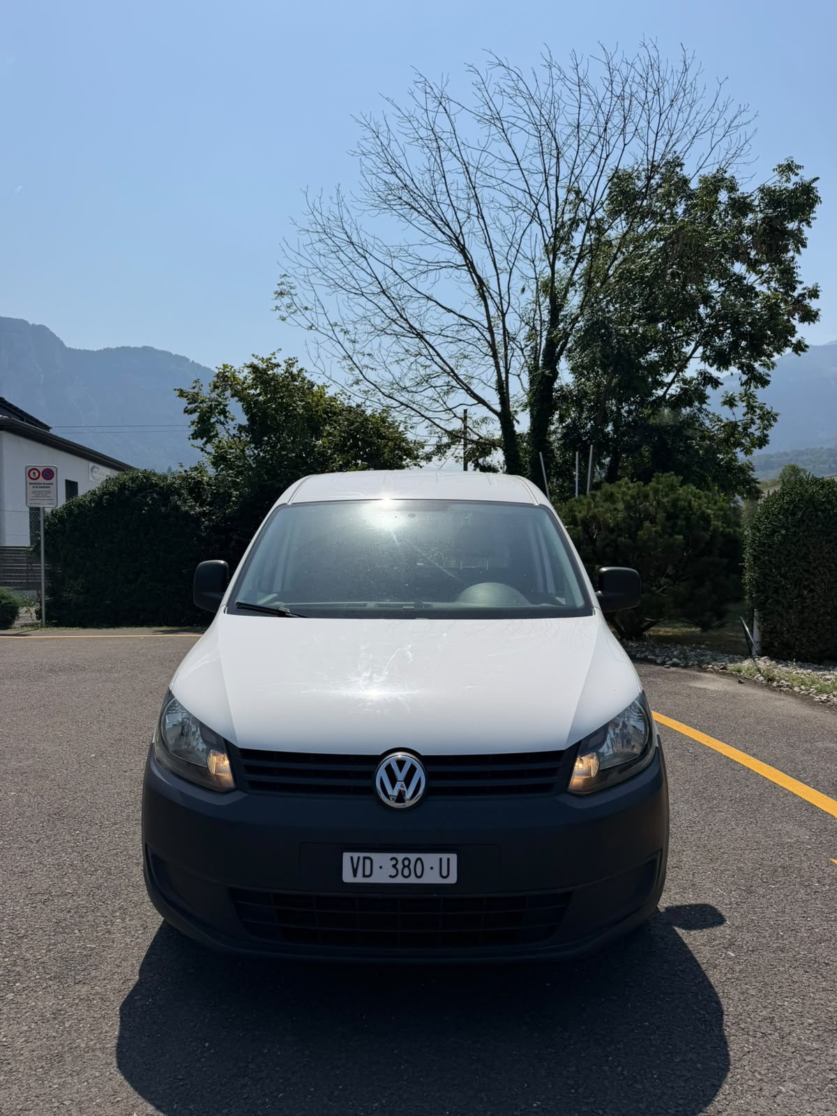 VW Caddy Maxi 1.6 TDI Blue Motion Technology-image-1