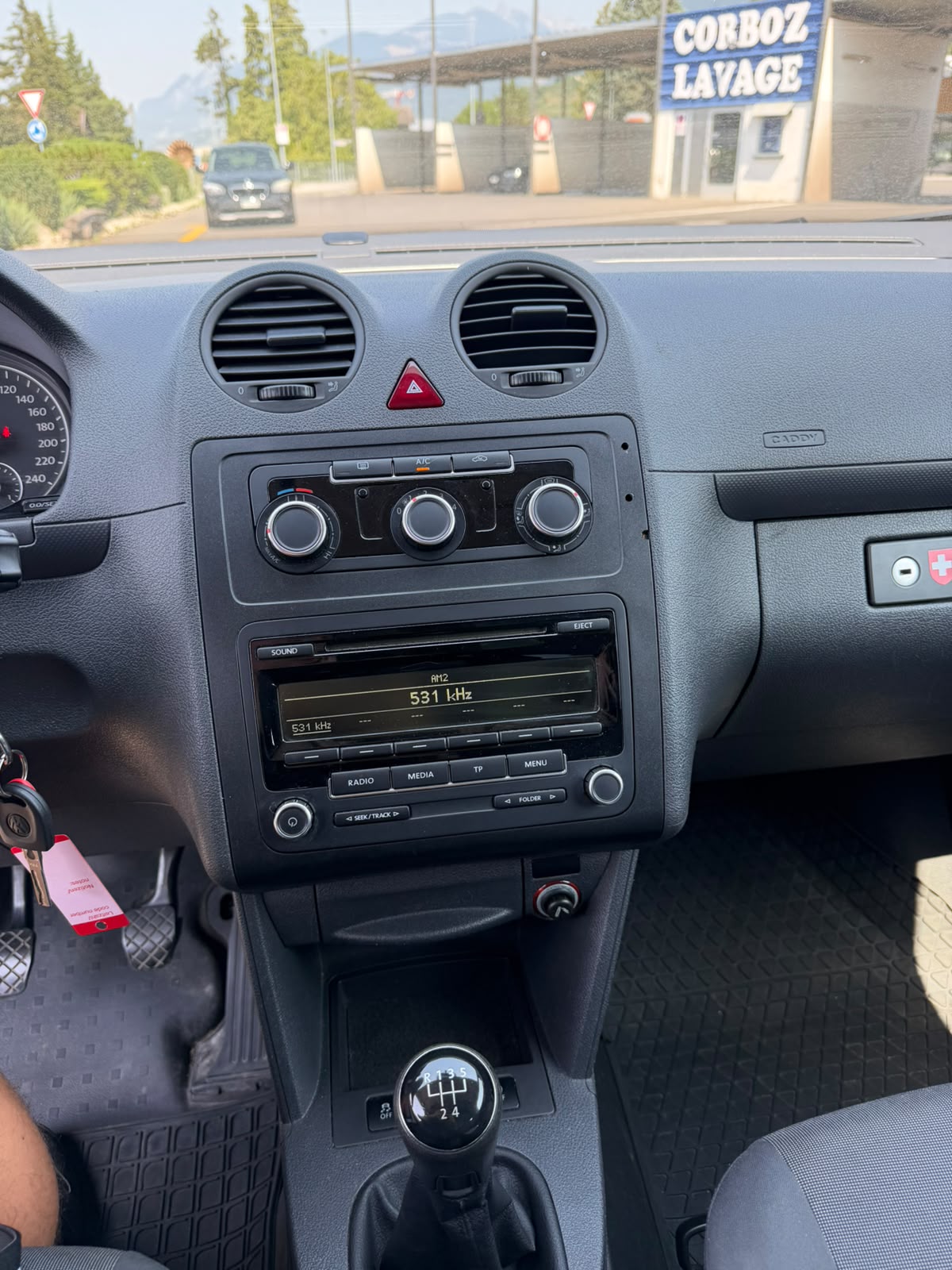 VW Caddy Maxi 1.6 TDI Blue Motion Technology-image-10