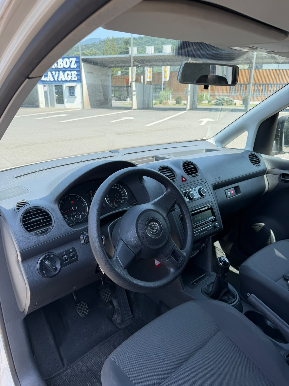 VW Caddy Maxi 1.6 TDI Blue Motion Technology-image-8