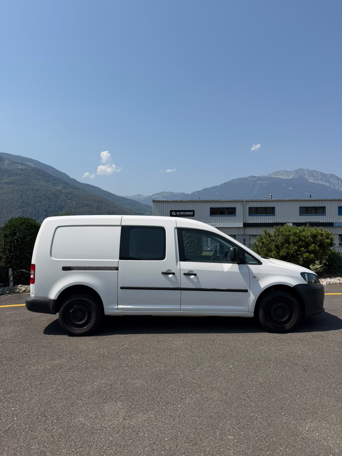VW Caddy Maxi 1.6 TDI Blue Motion Technology-image-3