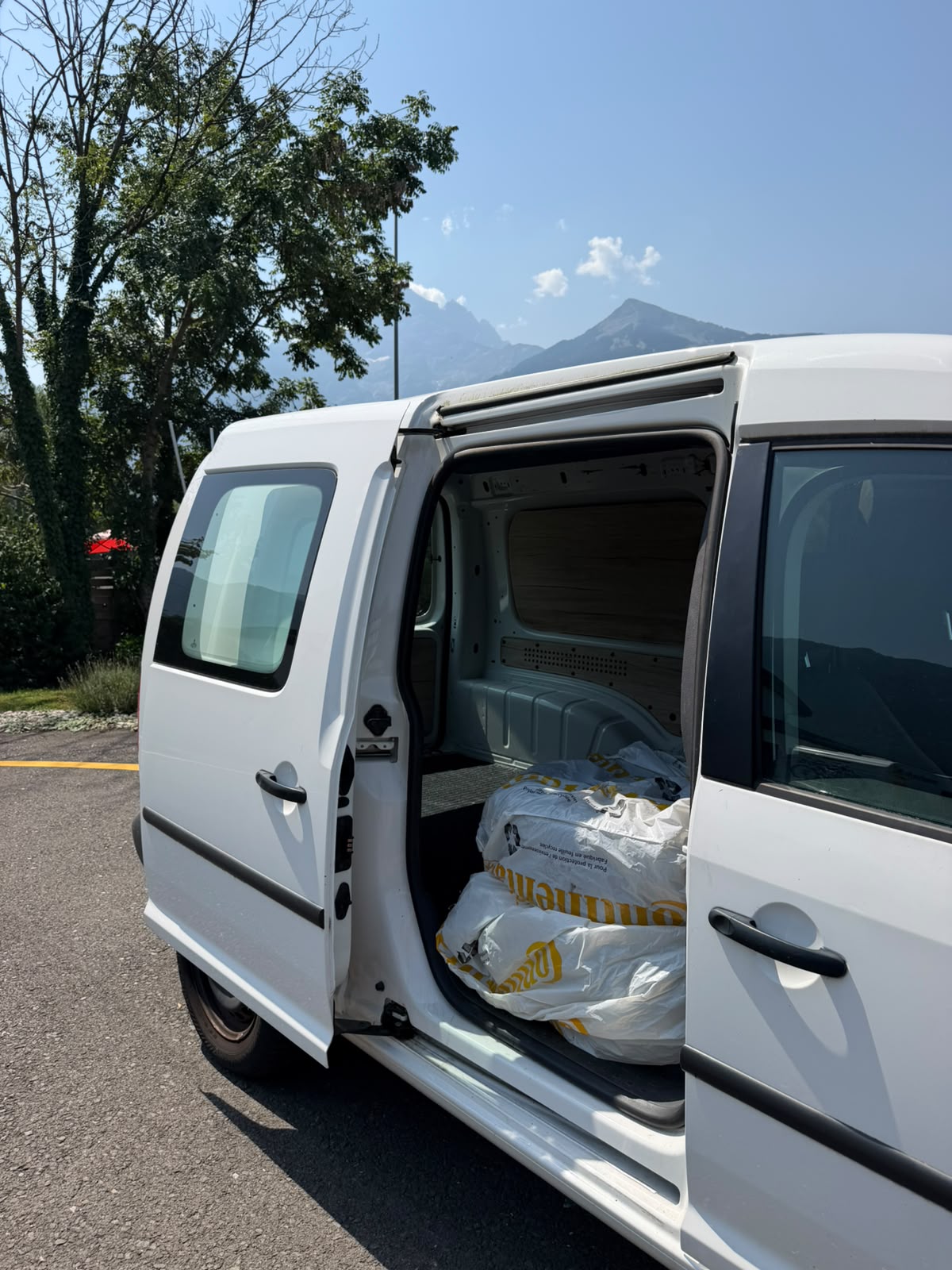 VW Caddy Maxi 1.6 TDI Blue Motion Technology-image-4