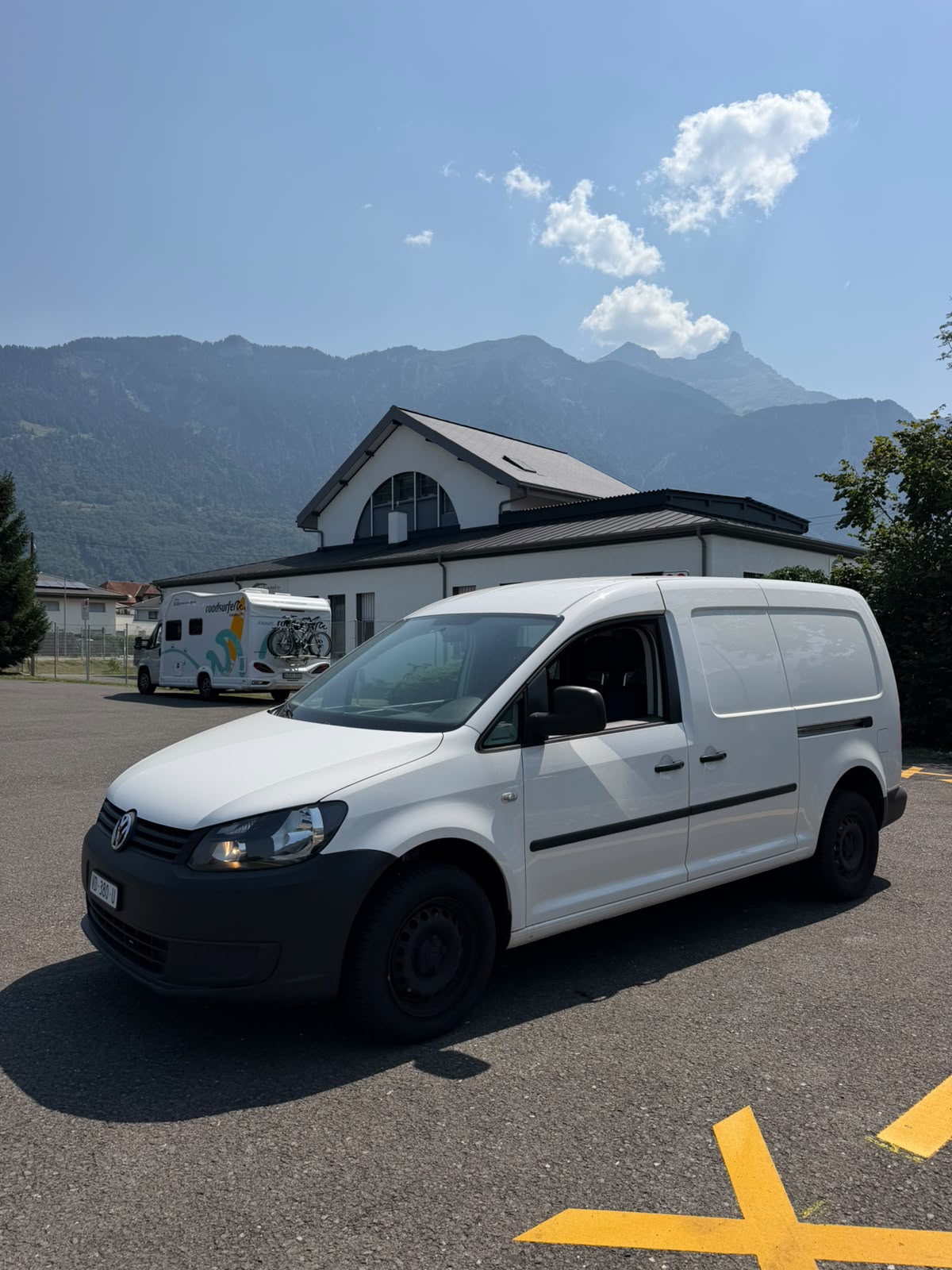 VW Caddy Maxi 1.6 TDI Blue Motion Technology-image-0