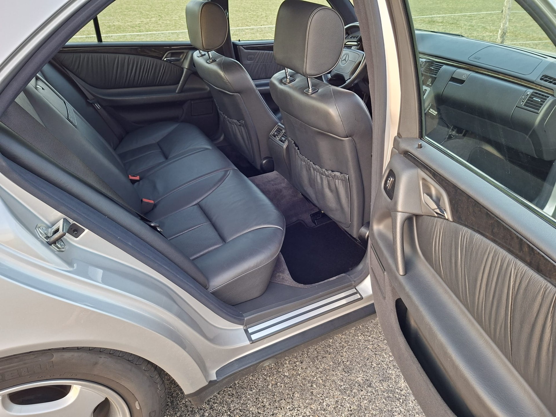 MERCEDES-BENZ E 320 Avantgarde Automatic-image-9