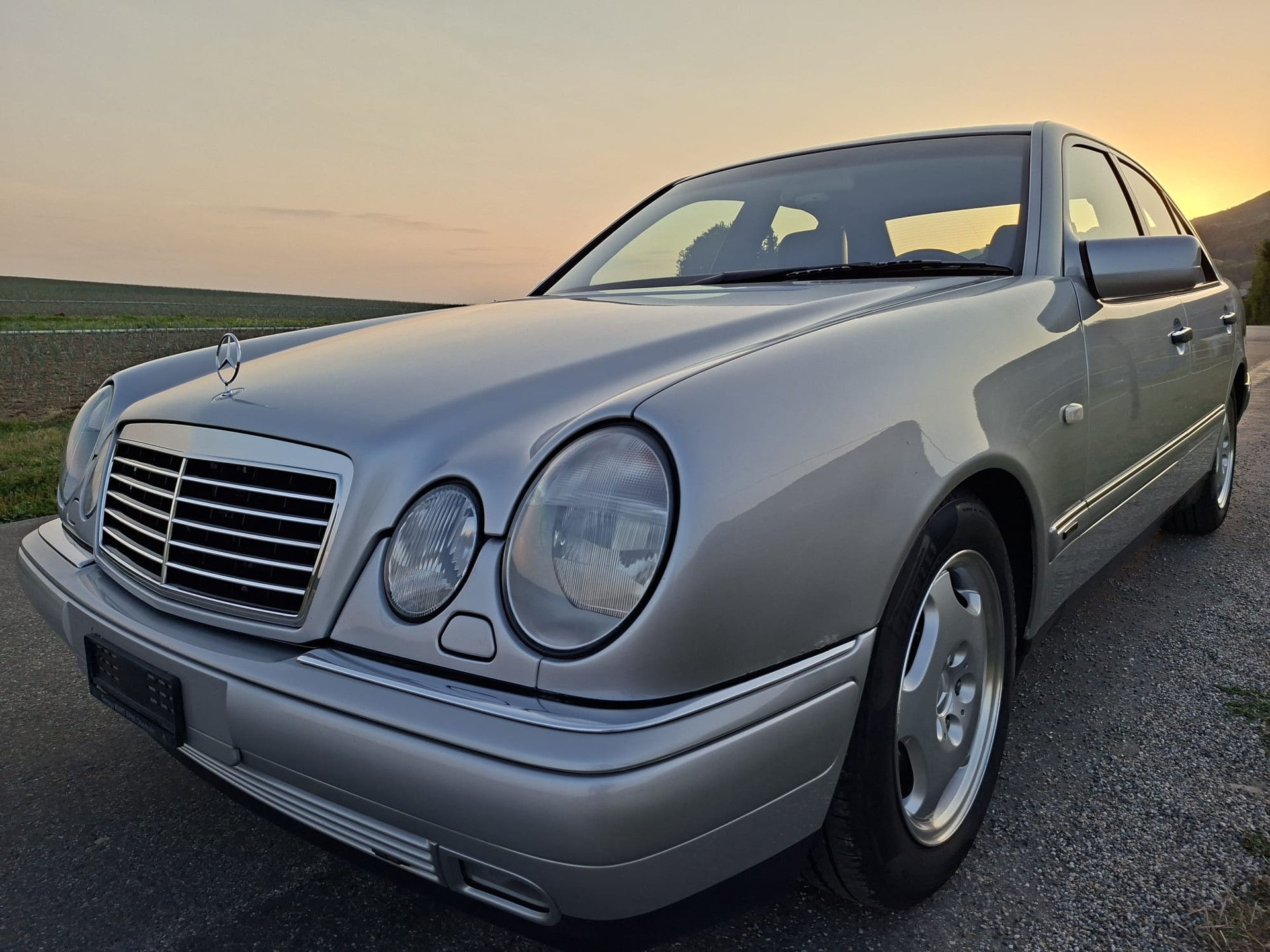 MERCEDES-BENZ E 320 Avantgarde Automatic-image-2