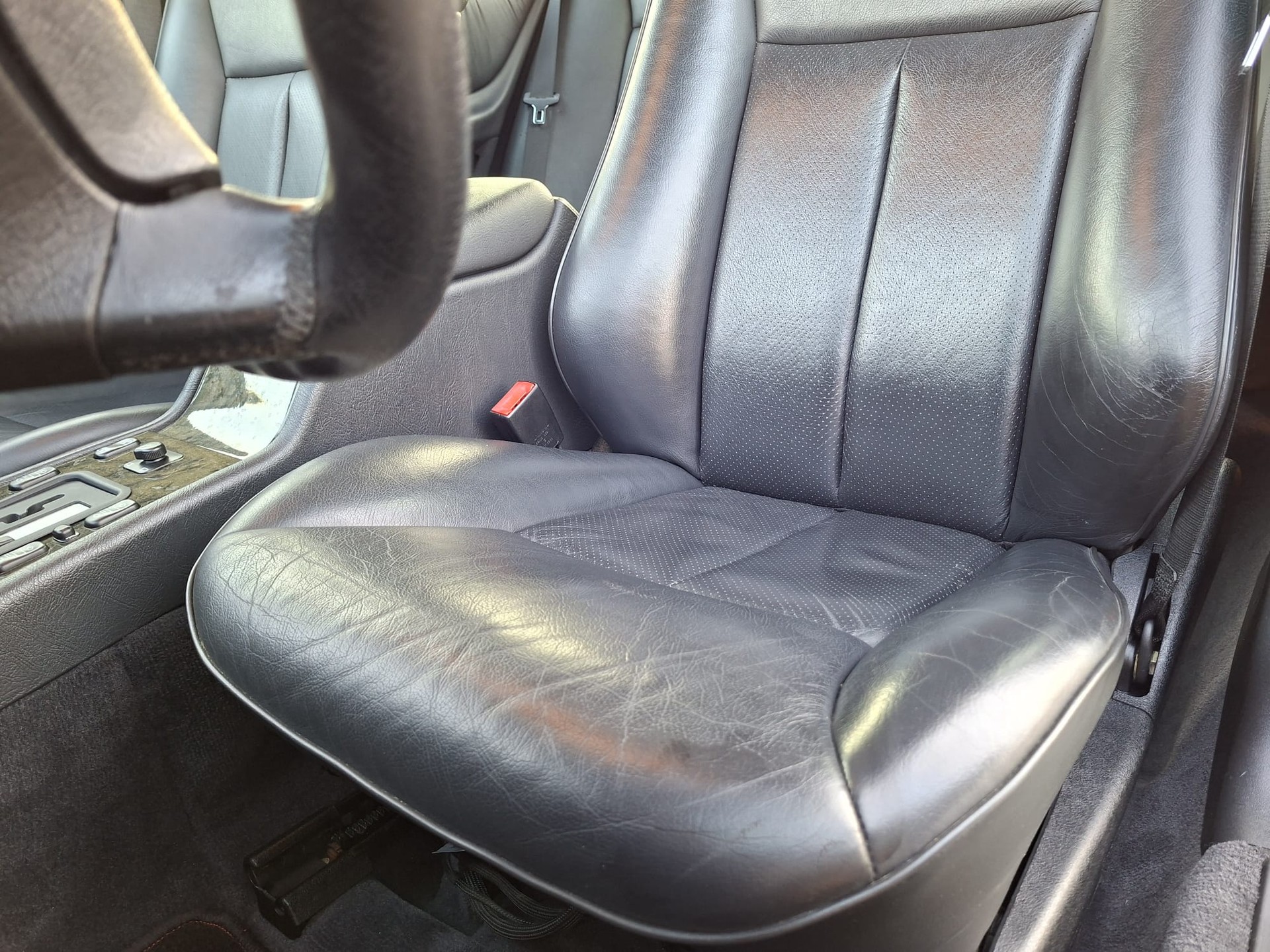 MERCEDES-BENZ E 320 Avantgarde Automatic-image-11