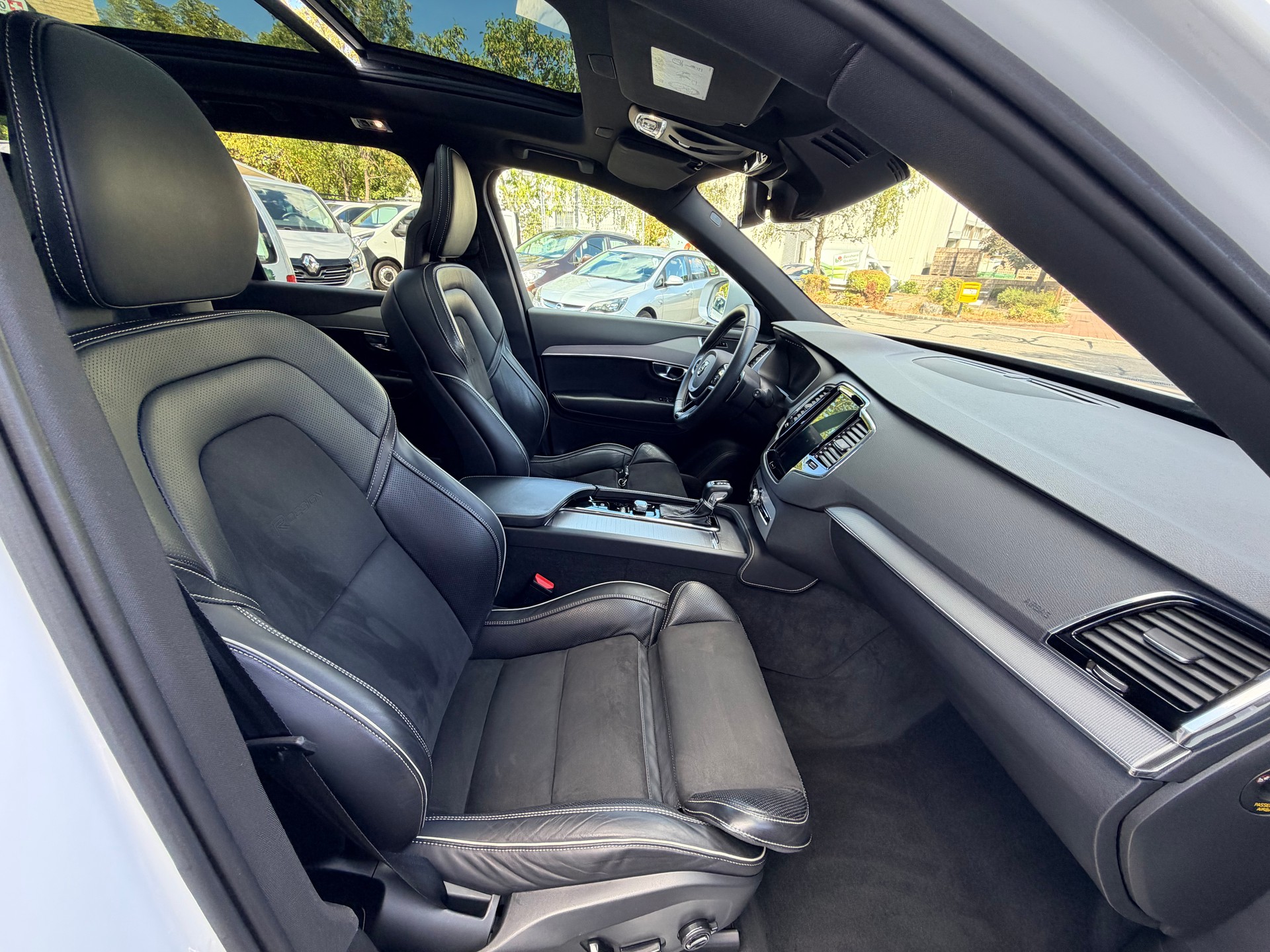 VOLVO XC90 D5 AWD R-Design Geartronic-image-8