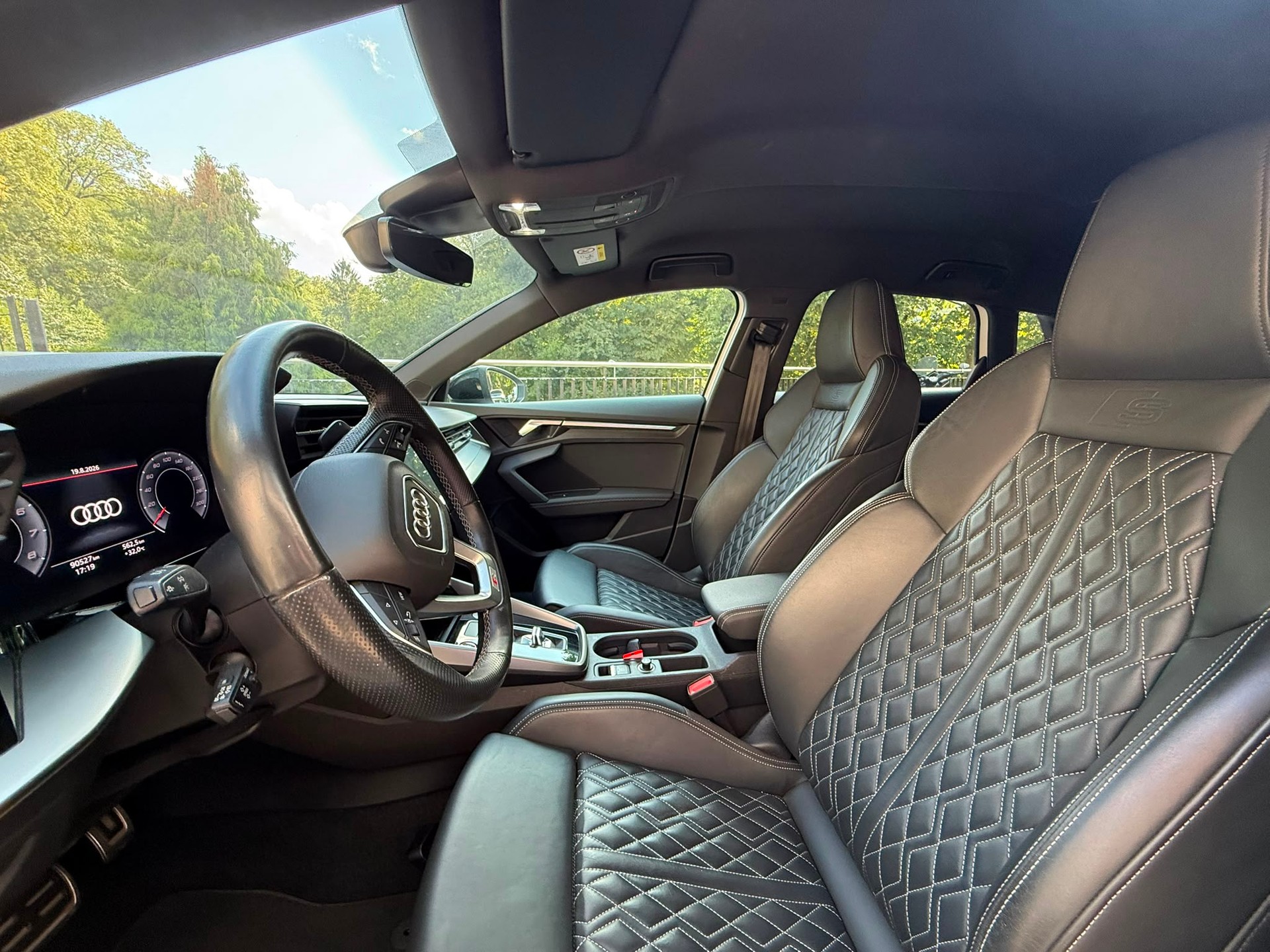 AUDI S3 Sportback 2.0 TFSI quattro S-tronic-image-9