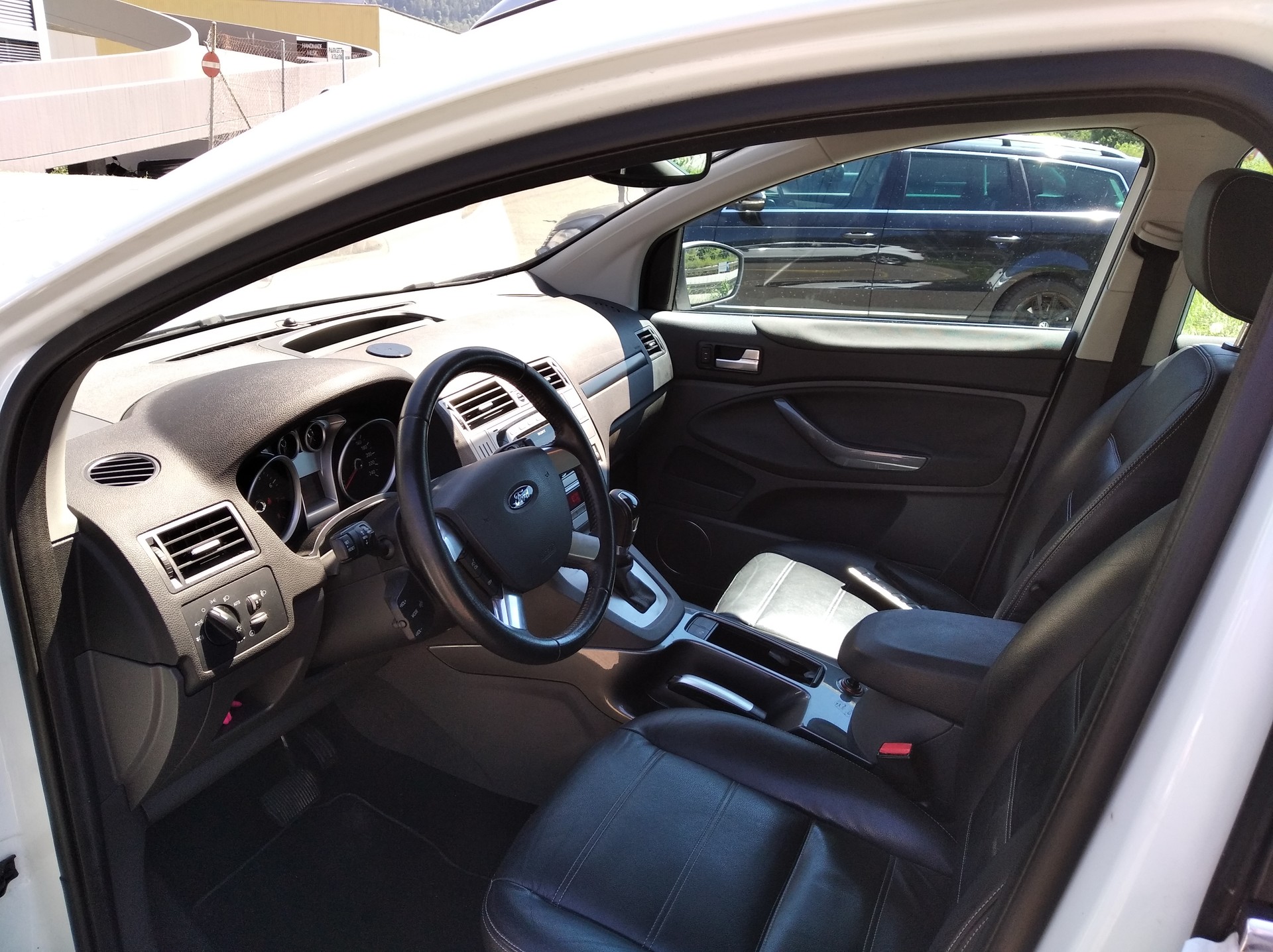 FORD Kuga 2.5 Turbo Titanium 4WD Automatic-image-8