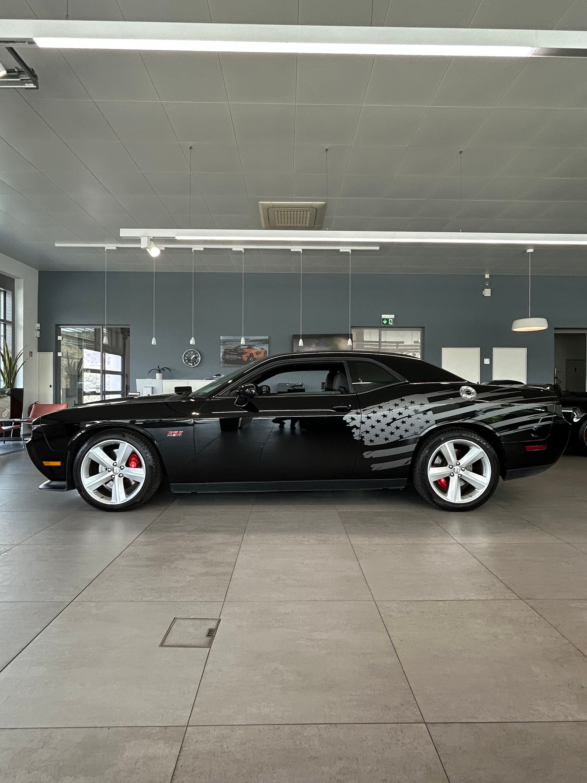 DODGE Challenger SRT-8 392 Hemi V8-image-5
