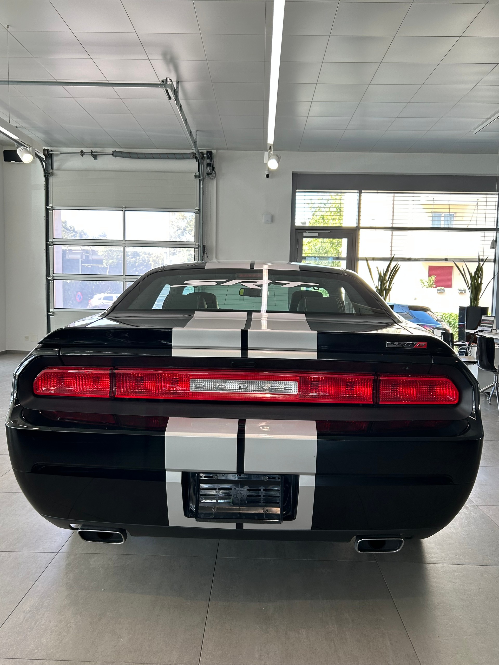 DODGE Challenger SRT-8 392 Hemi V8-image-8