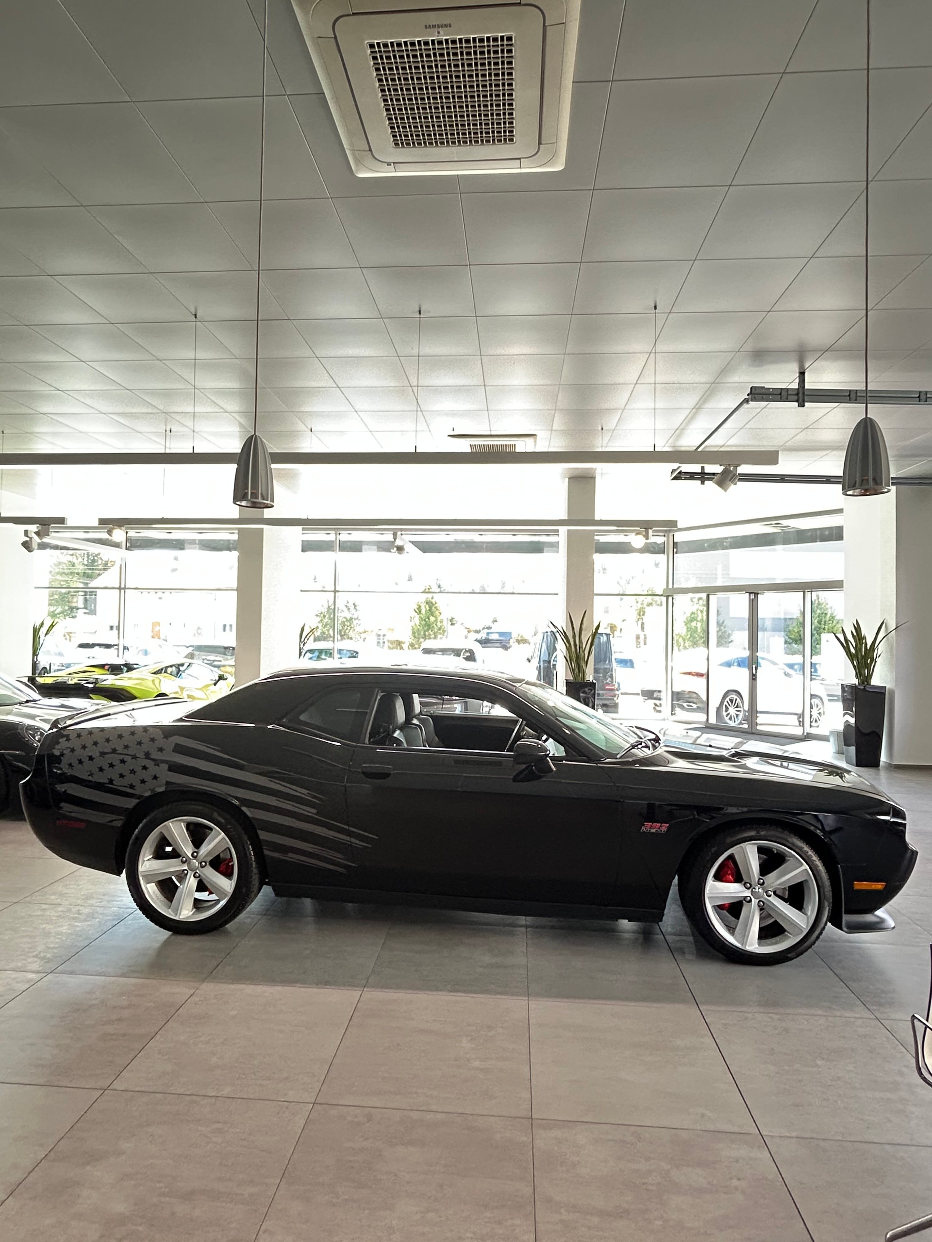 DODGE Challenger SRT-8 392 Hemi V8-image-6