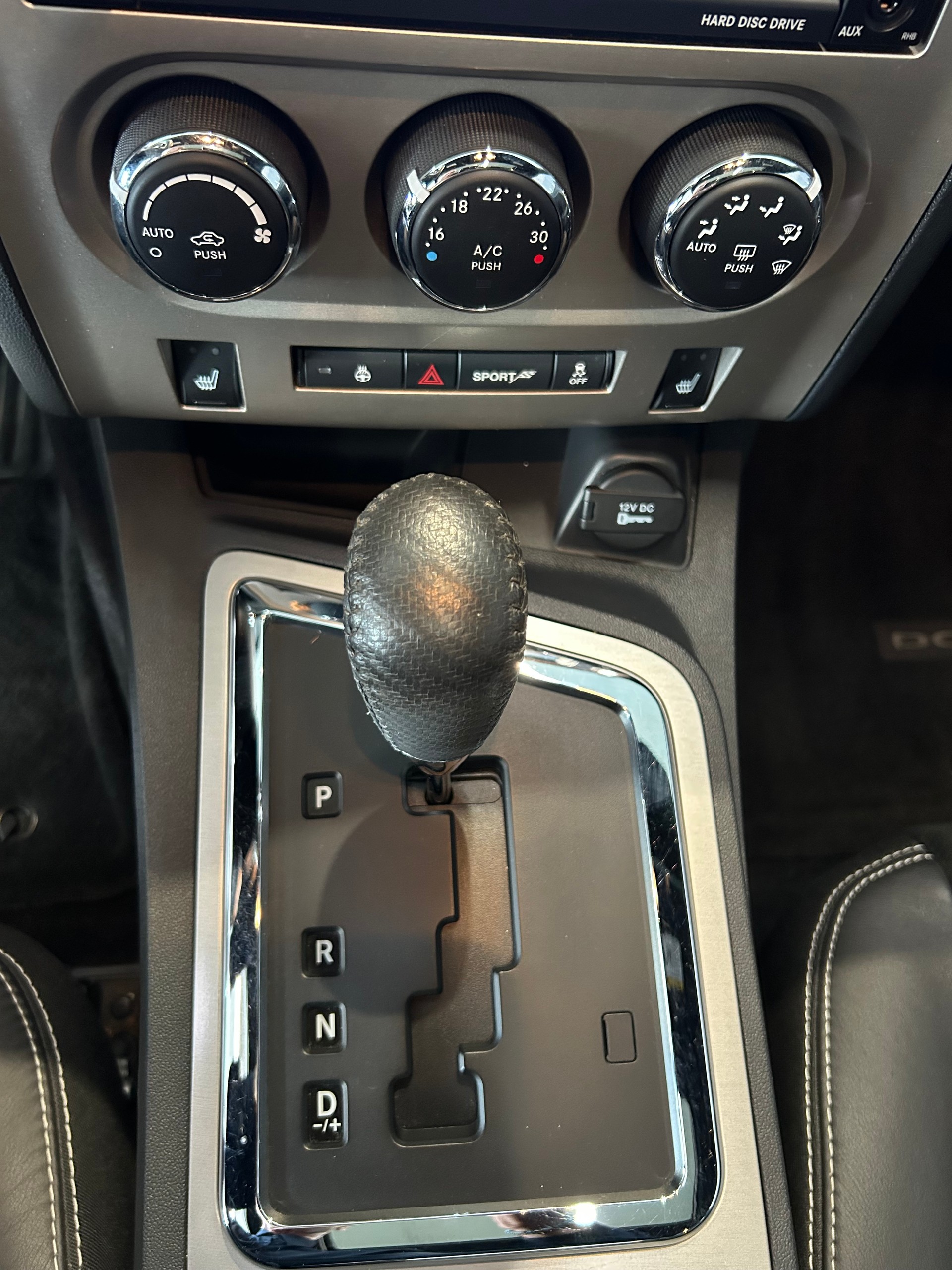 DODGE Challenger SRT-8 392 Hemi V8-image-21