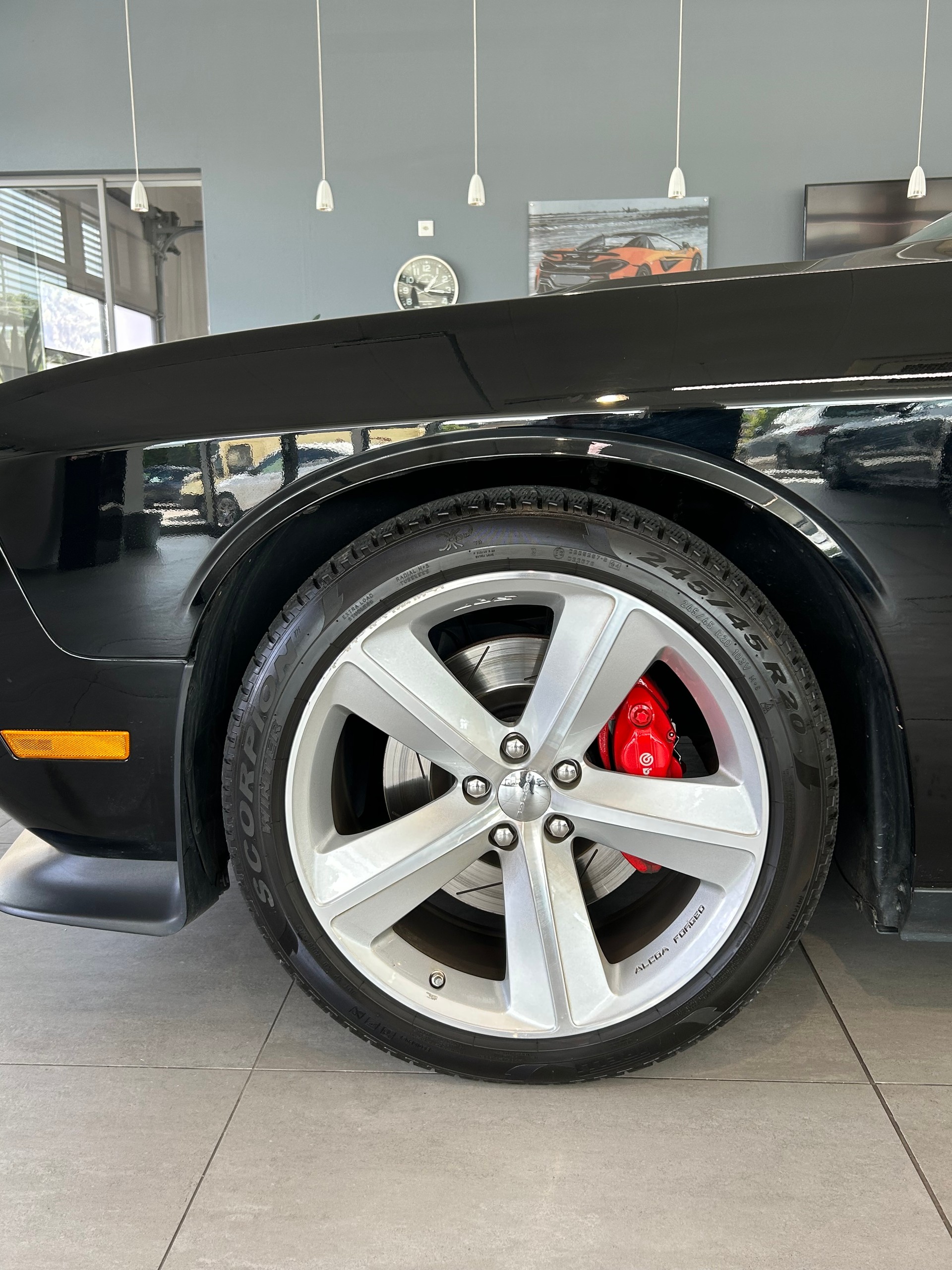 DODGE Challenger SRT-8 392 Hemi V8-image-9