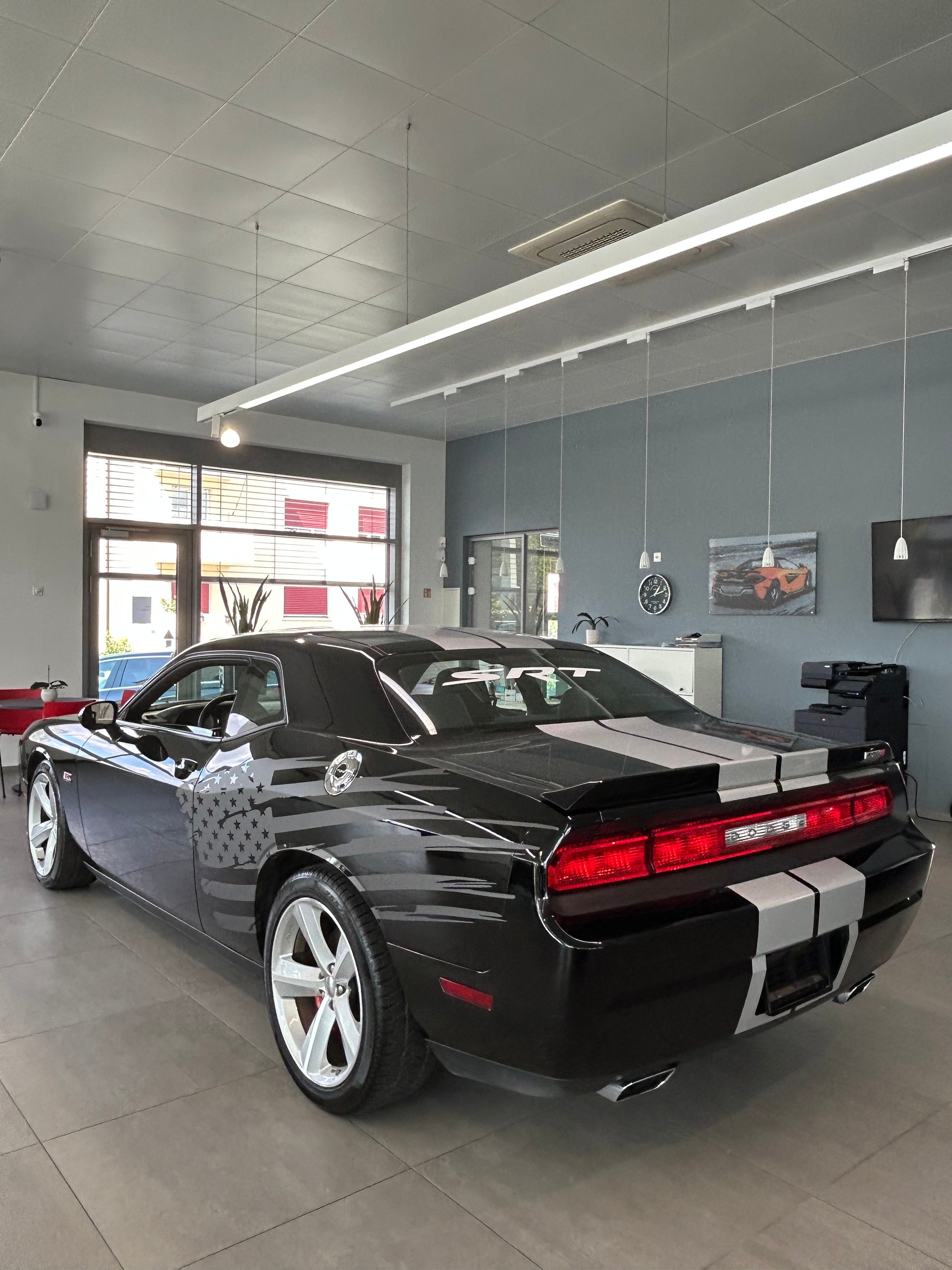 DODGE Challenger SRT-8 392 Hemi V8-image-2