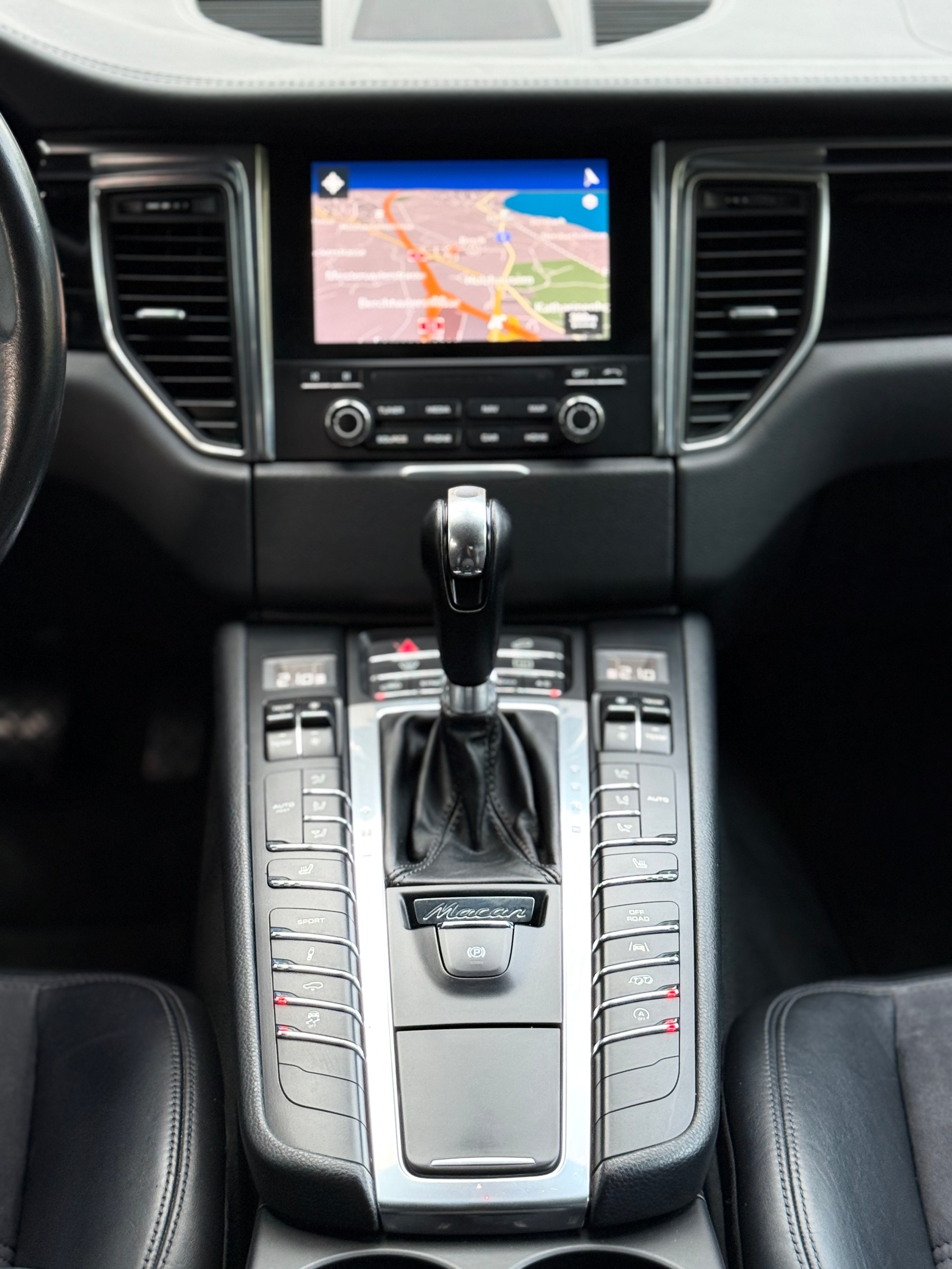 PORSCHE Macan GTS PDK-image-12