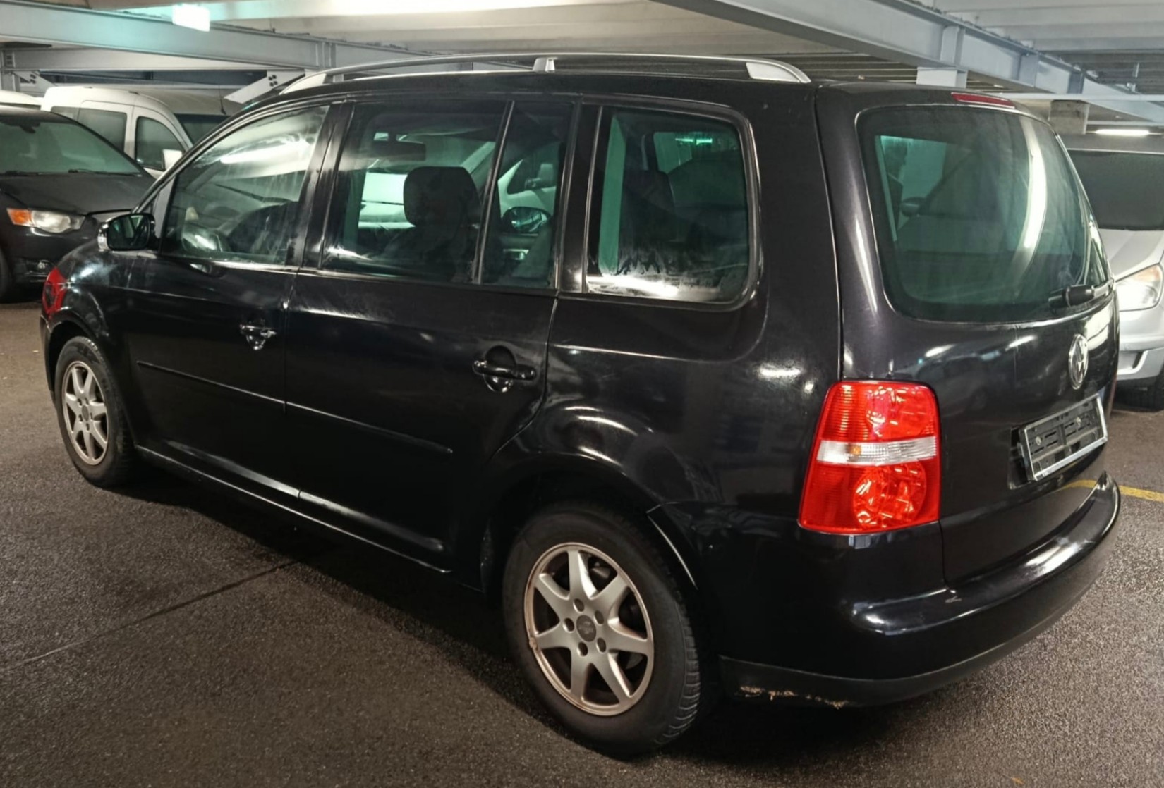 VW Touran 2.0 FSI Highline-image-4