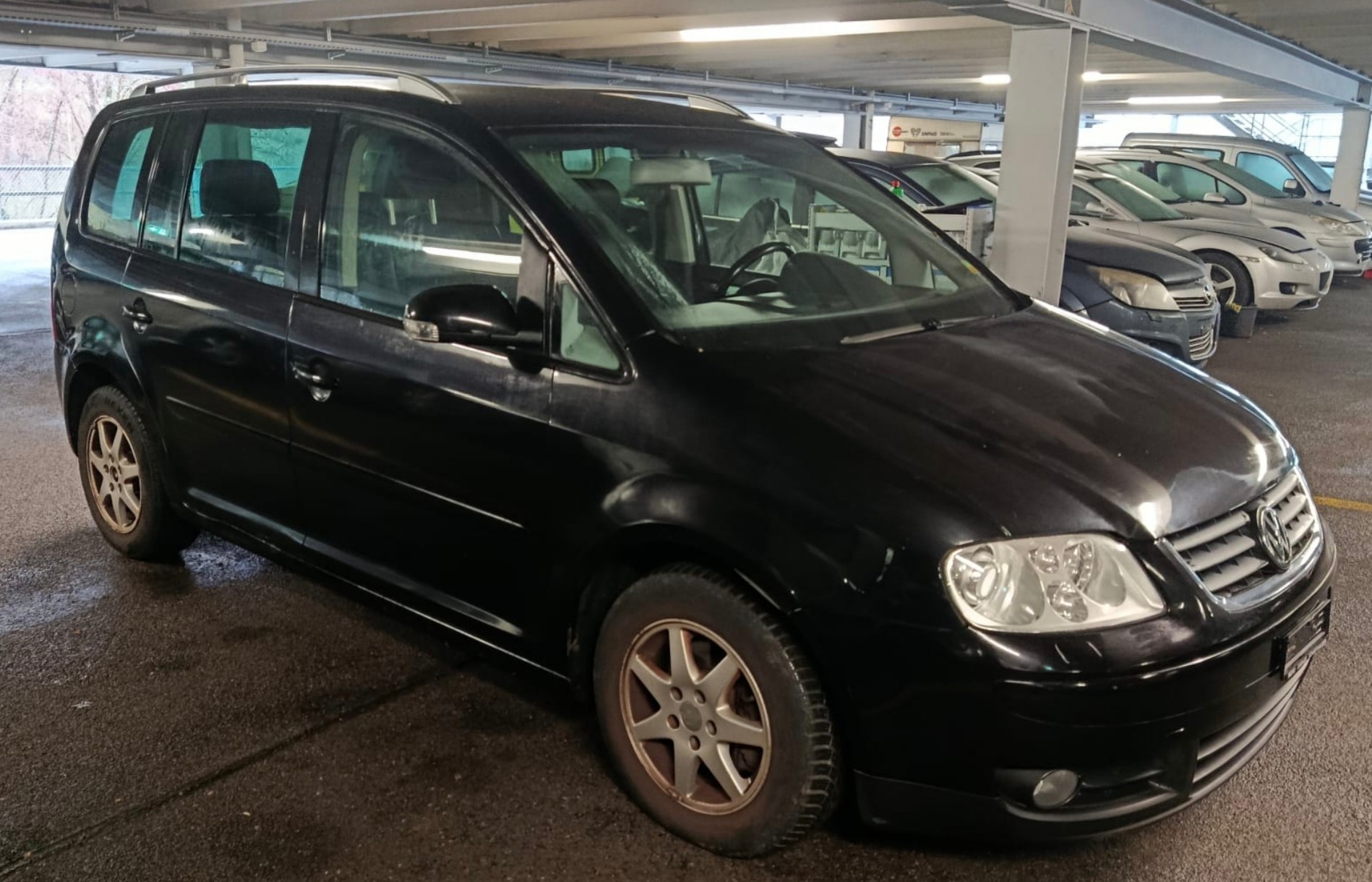 VW Touran 2.0 FSI Highline-image-2
