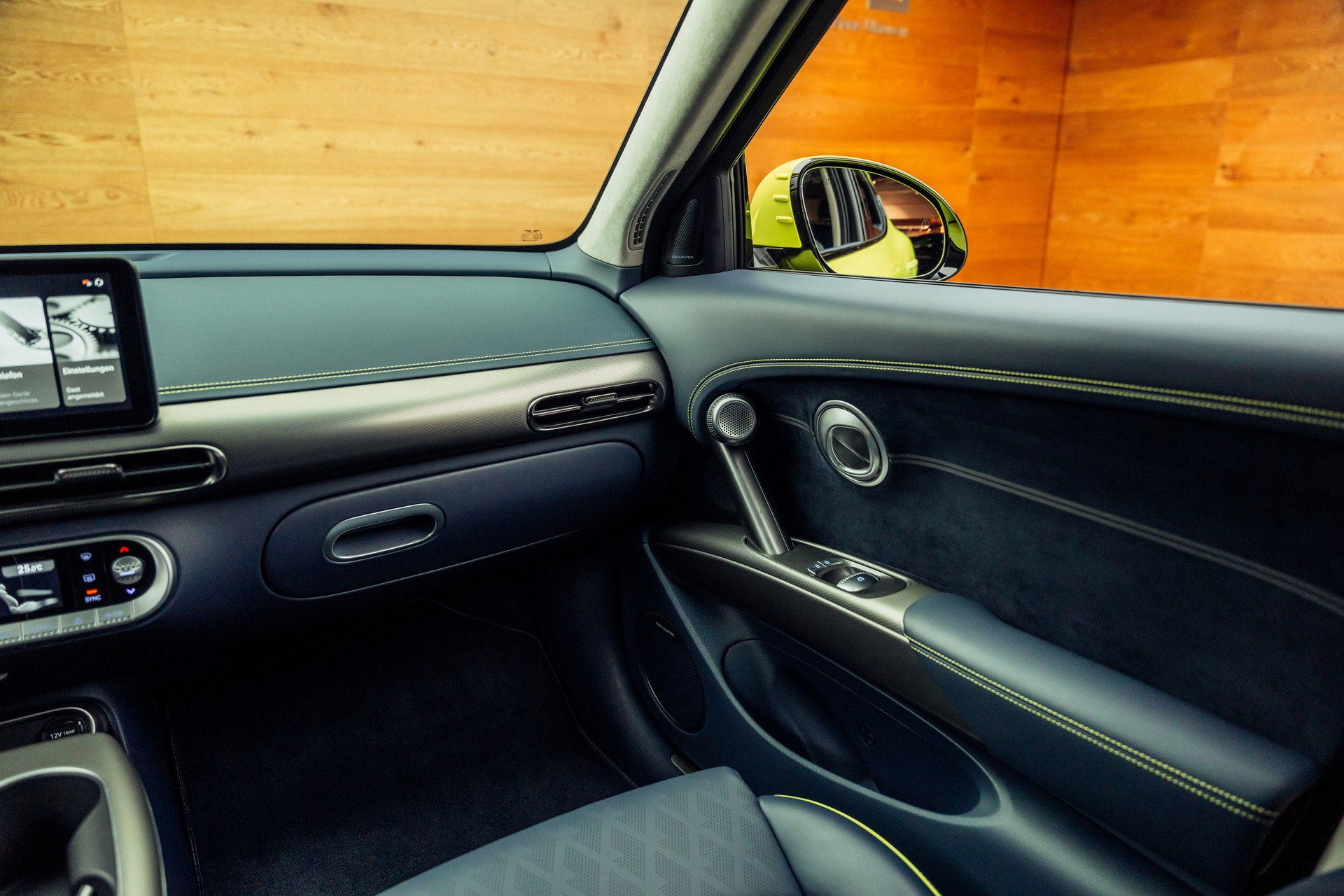 GENESIS GV60 77.4 kWh Sport Plus AWD Sao Paulo Lime-image-9