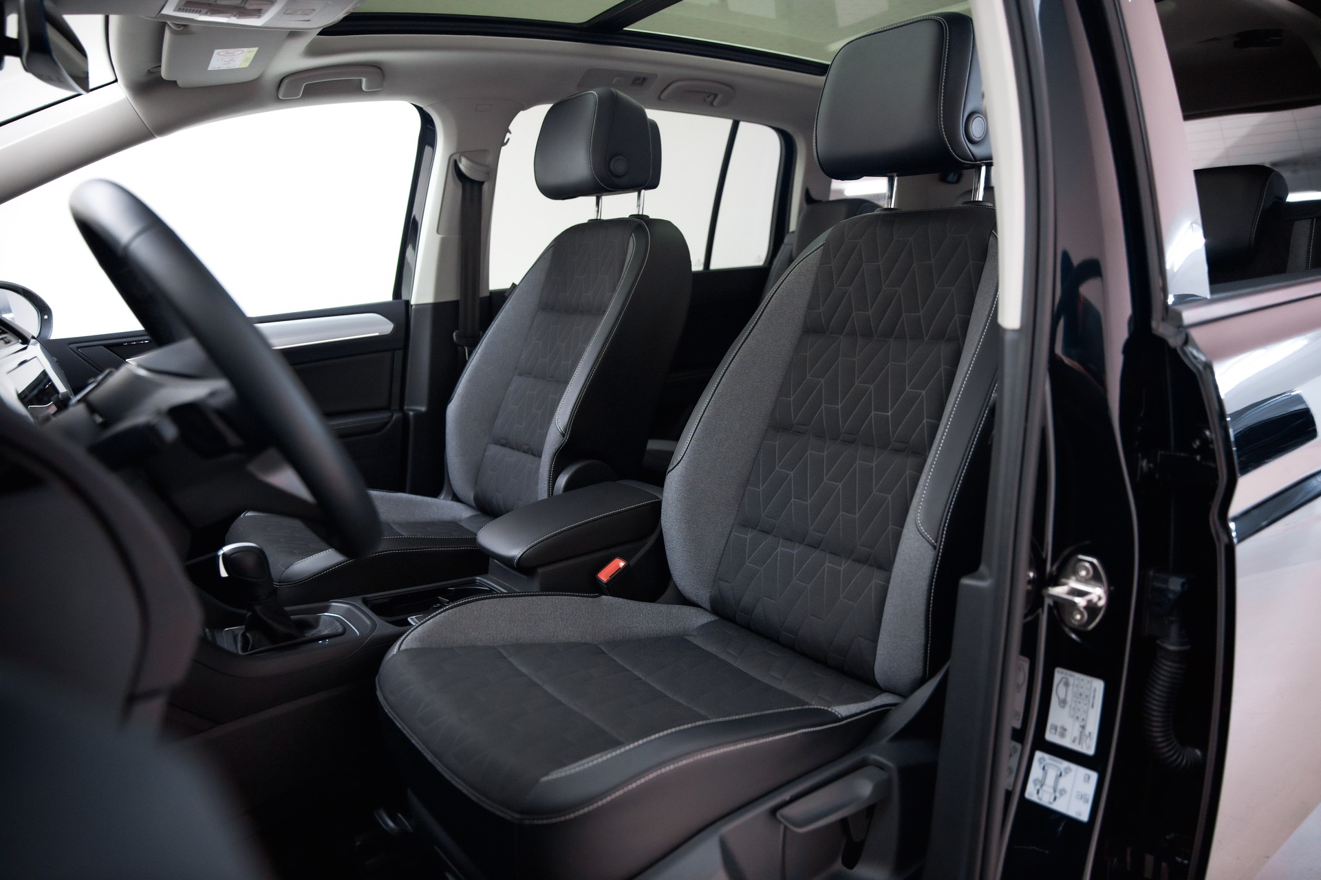 VW Touran 2.0 TDI BlueMotion Technology Comfortline DSG-image-19