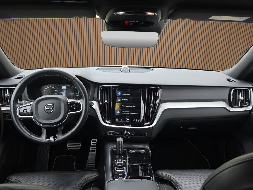VOLVO V60 2.0 T8 TE R-Design eAWD-image-16