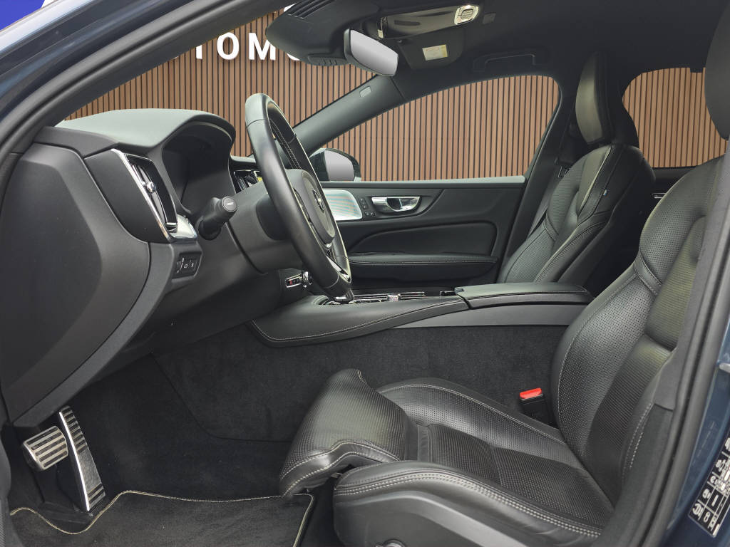 VOLVO V60 2.0 T8 TE R-Design eAWD-image-11