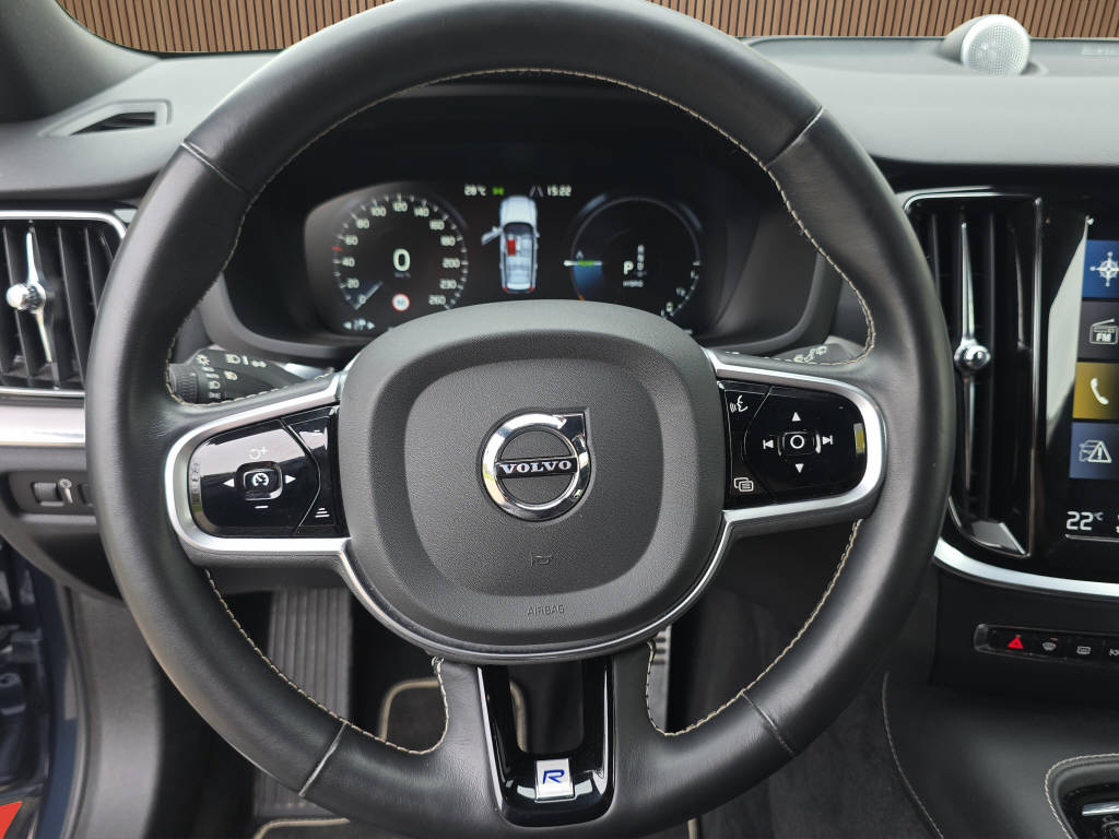 VOLVO V60 2.0 T8 TE R-Design eAWD-image-14