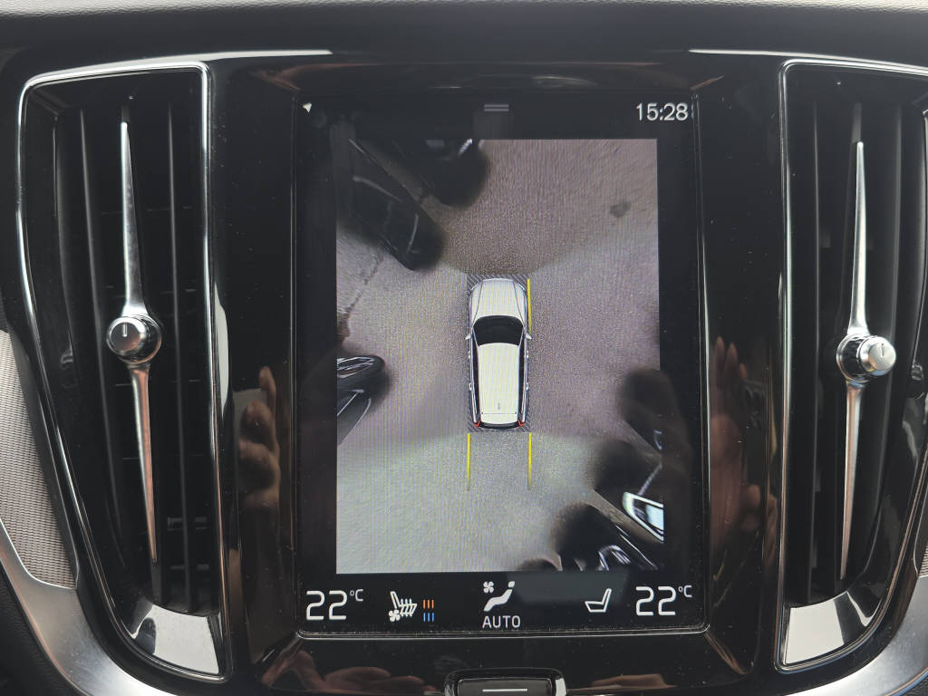 VOLVO V60 2.0 T8 TE R-Design eAWD-image-24