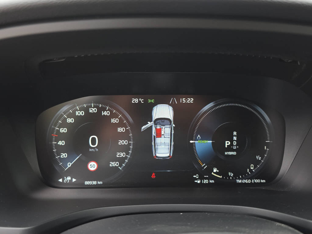 VOLVO V60 2.0 T8 TE R-Design eAWD-image-15