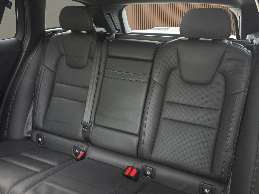 VOLVO V60 2.0 T8 TE R-Design eAWD-image-18