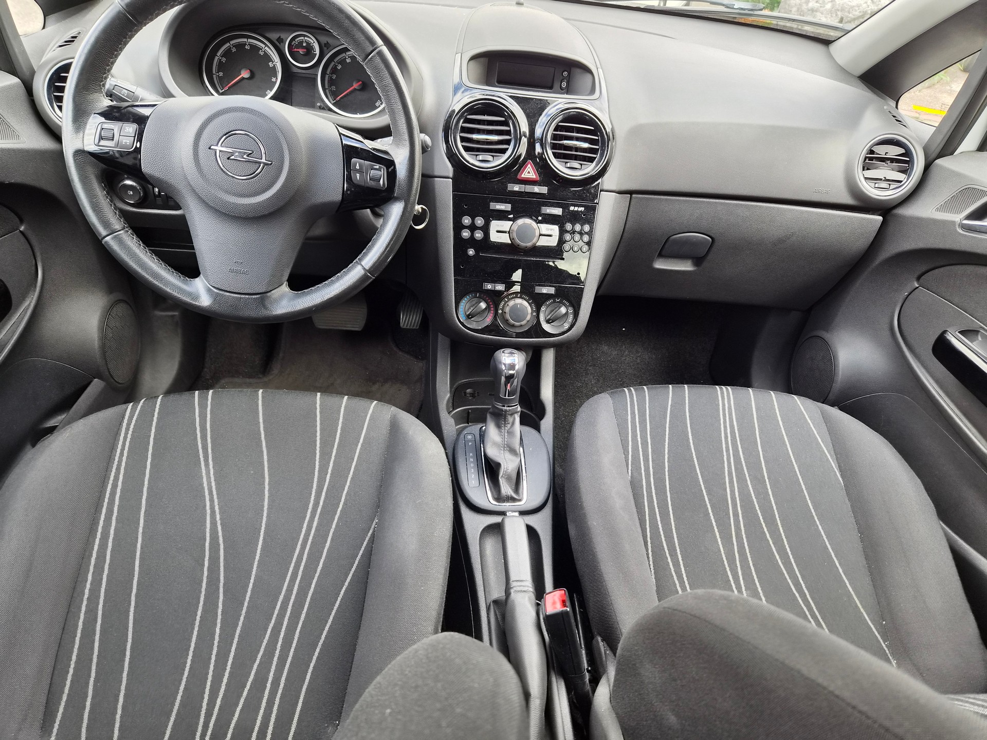 OPEL Corsa 1.4 TP Sport Automatic-image-8