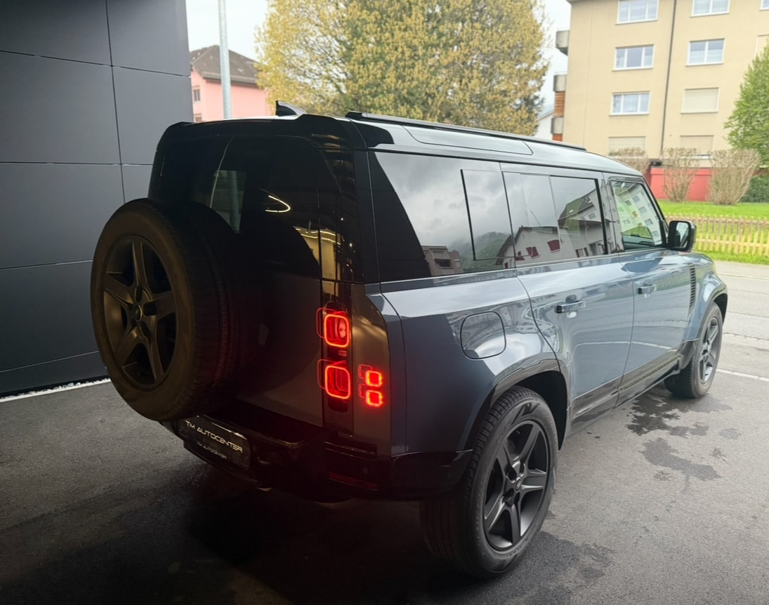 LAND ROVER Defender 110 3.0 D I6 300 X-Dynamic SE AWD AT8-image-3