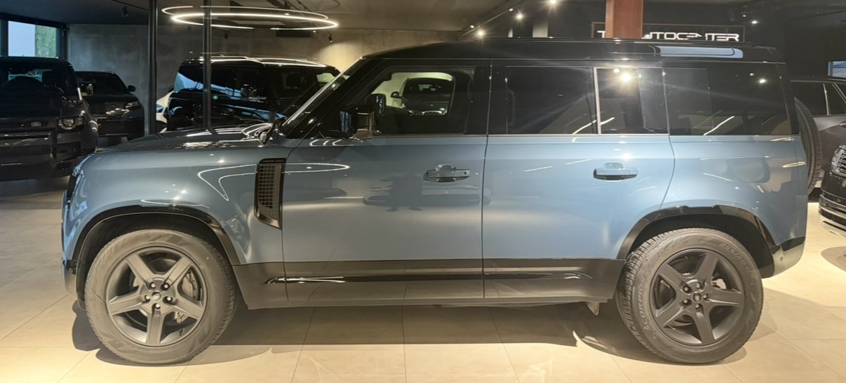 LAND ROVER Defender 110 3.0 D I6 300 X-Dynamic SE AWD AT8-image-4