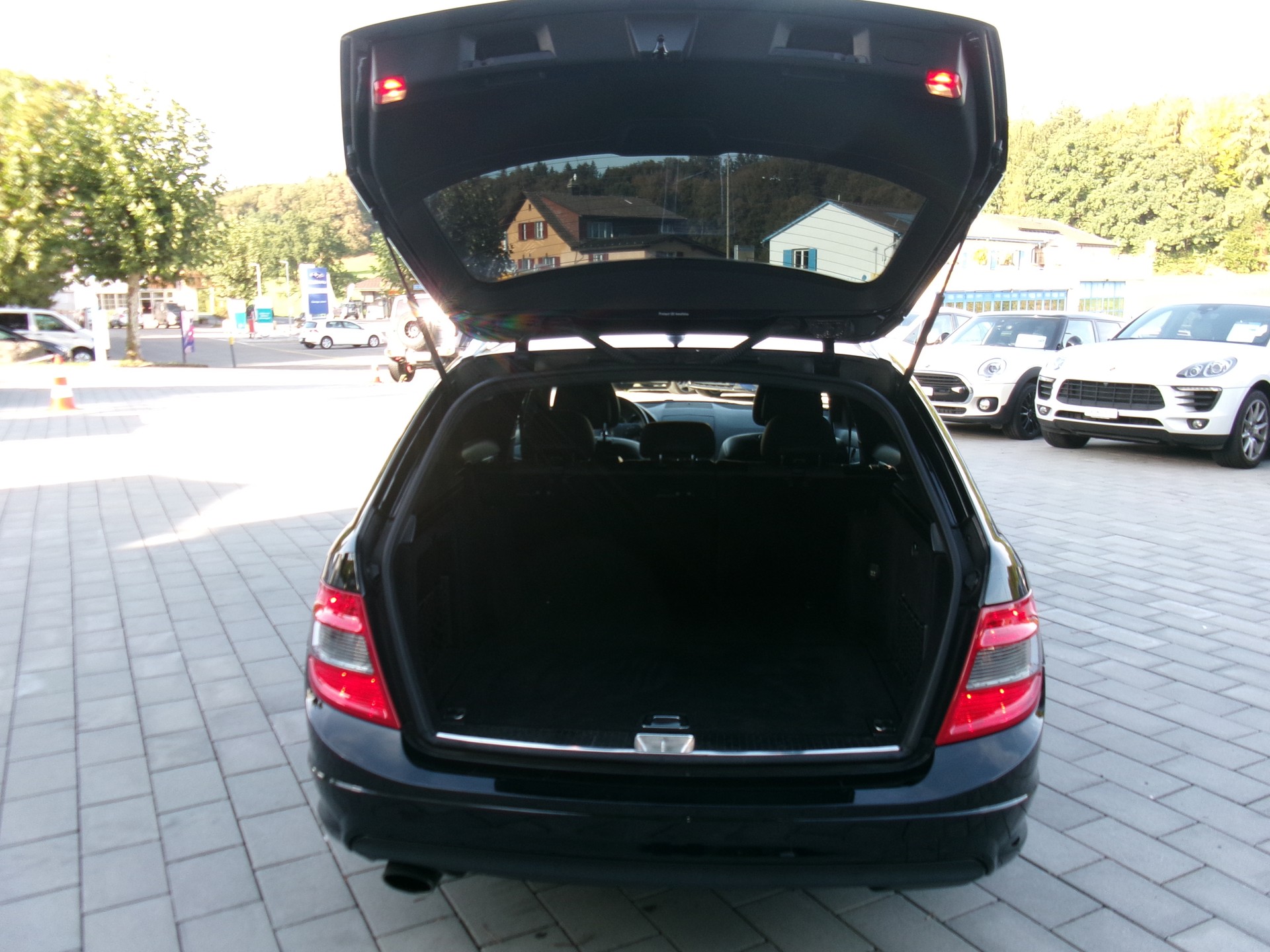 MERCEDES-BENZ C 180 Kompressor BlueEfficiency White Star-image-8