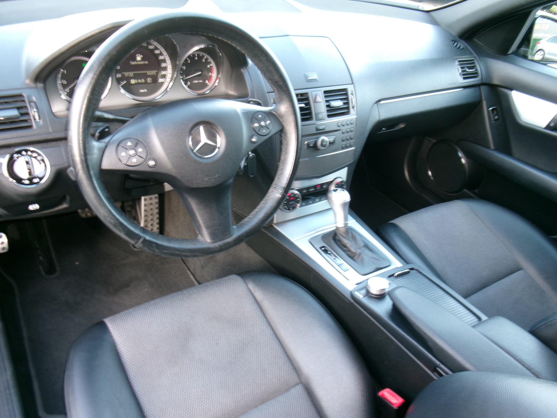 MERCEDES-BENZ C 180 Kompressor BlueEfficiency White Star-image-4