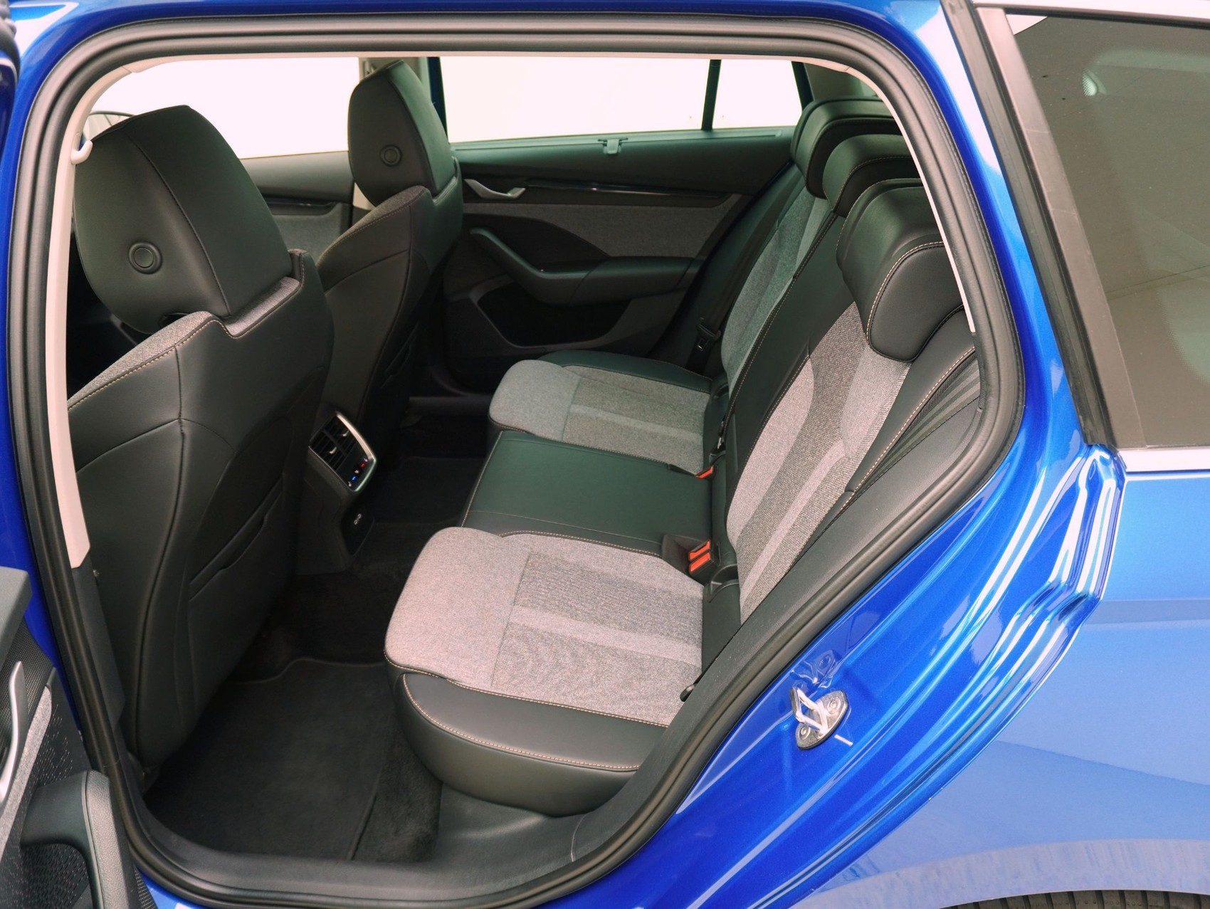 SKODA Octavia 1.5 TSI DSG mHEV Selection Lodge-image-10