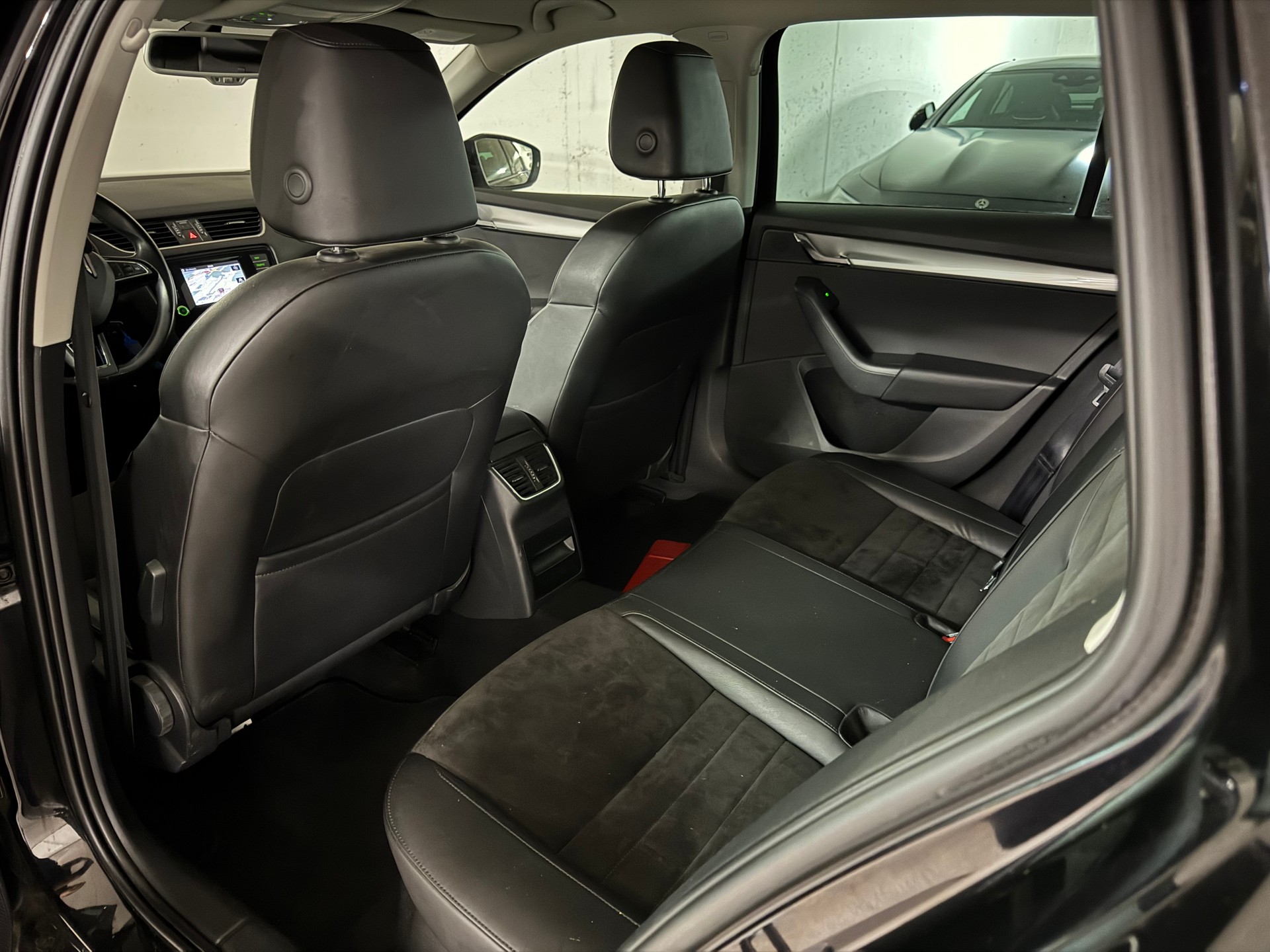 SKODA Octavia Combi 1.8 TSI Ambition 4x4 DSG-image-10