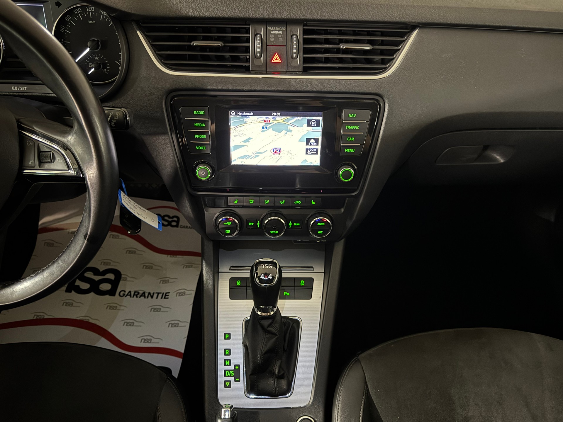 SKODA Octavia Combi 1.8 TSI Ambition 4x4 DSG-image-12